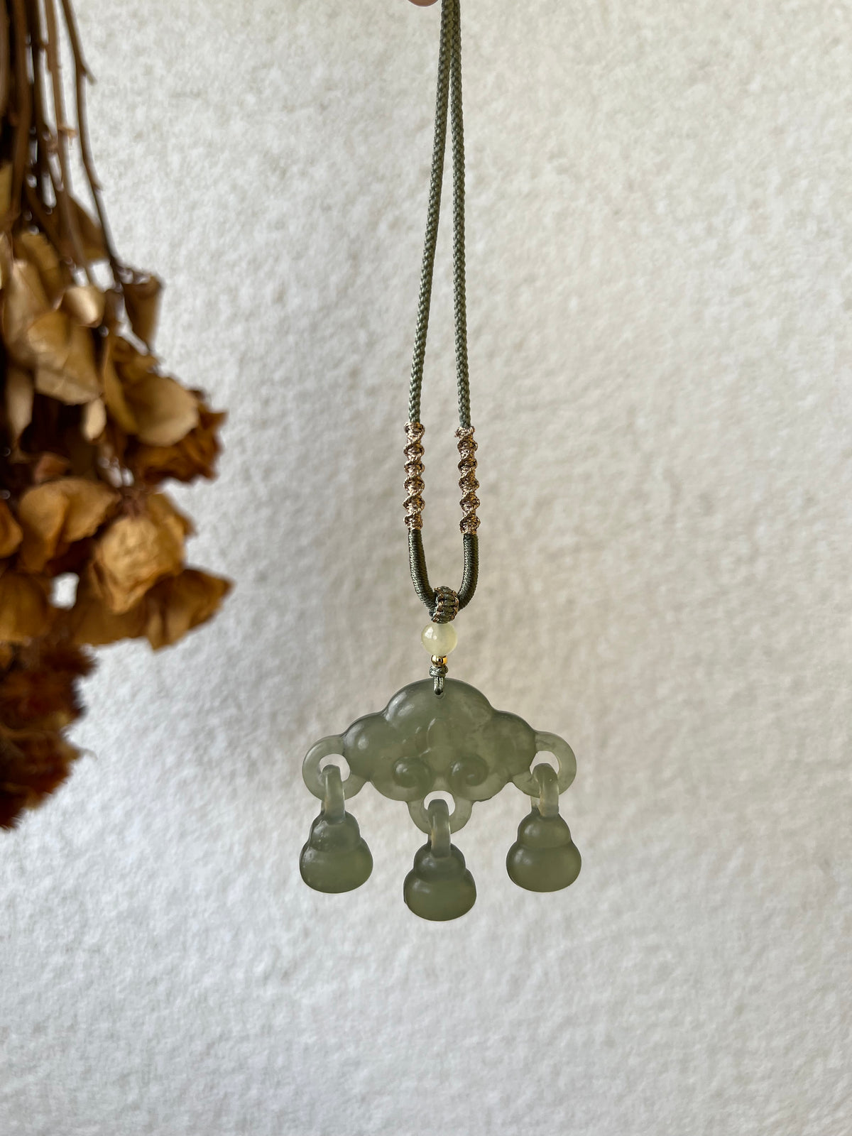 Icy Green Xiu Jade Auspicious Cloud Ruyi Lock
