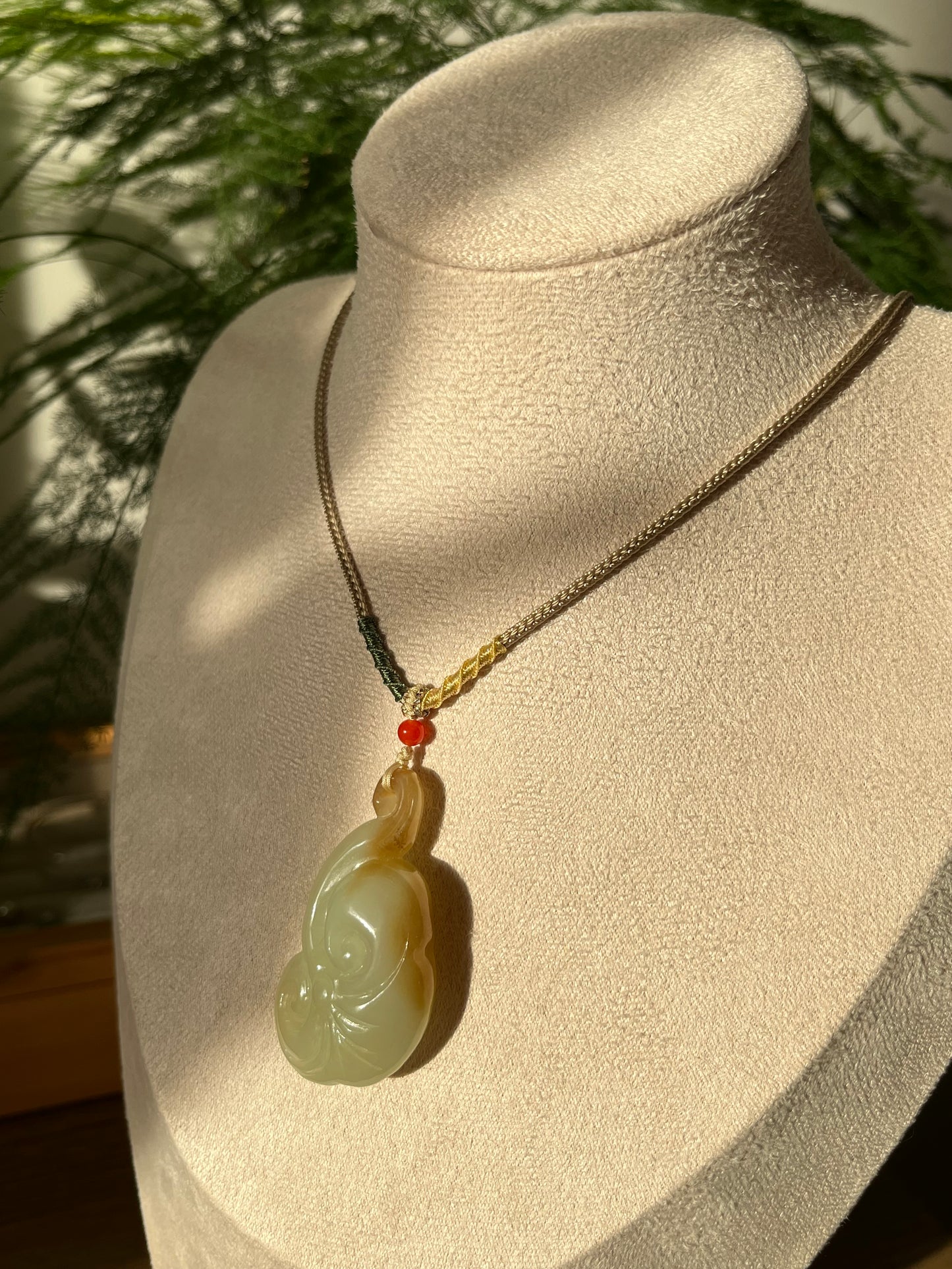 Hand Carved Hetian Jade Ruyi Pendant, 手雕糖白如意