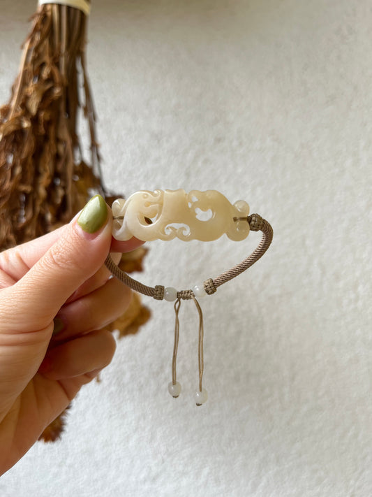 Bracelet Crafted from Light Brown Heitian Jade Dragon and Phoenix Pendant | 手雕和田糖龙凤手牌