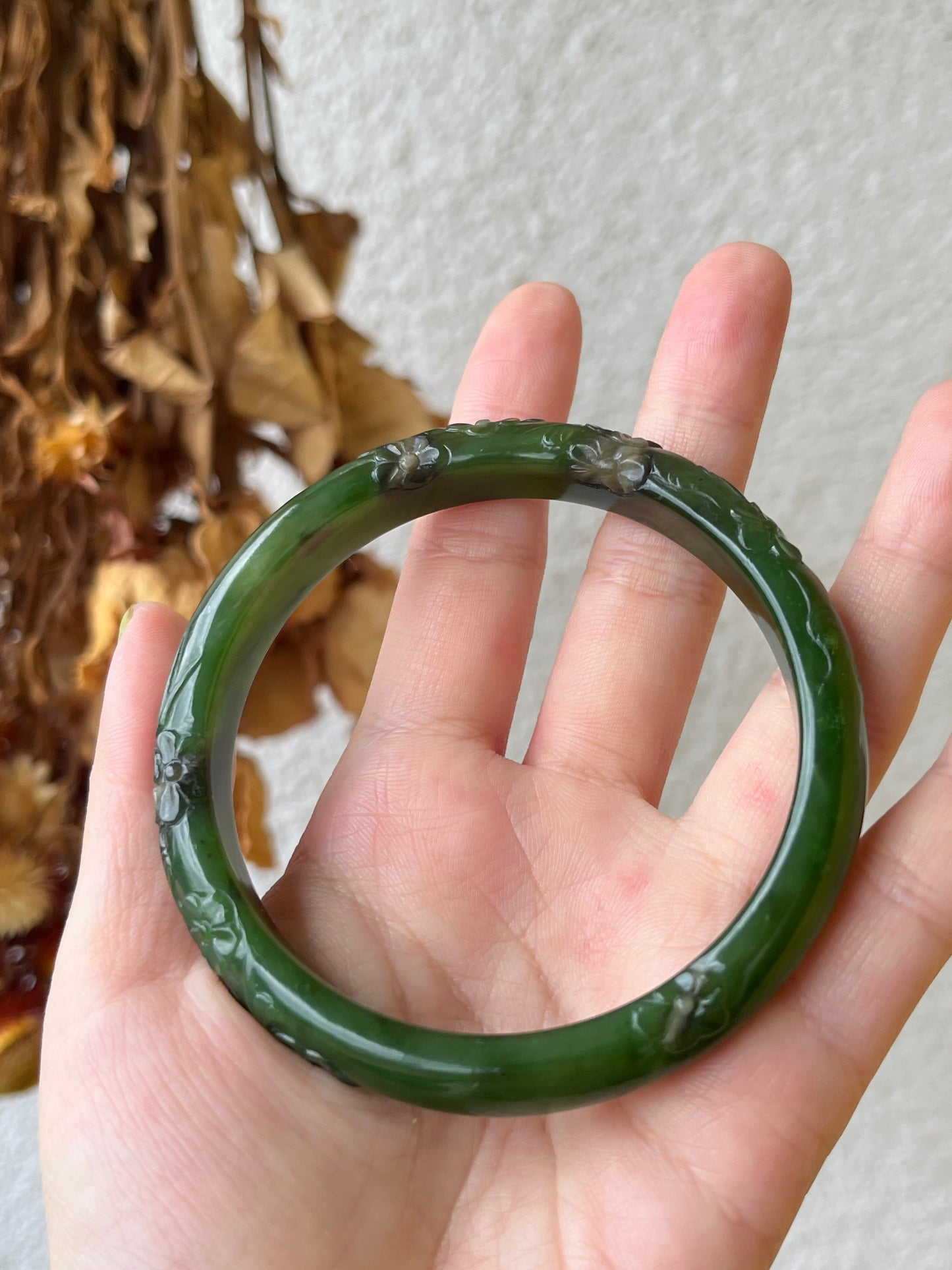 Flower Carving Green Hetian Jade Bangle 61mm, 和田碧玉简单雕刻手镯
