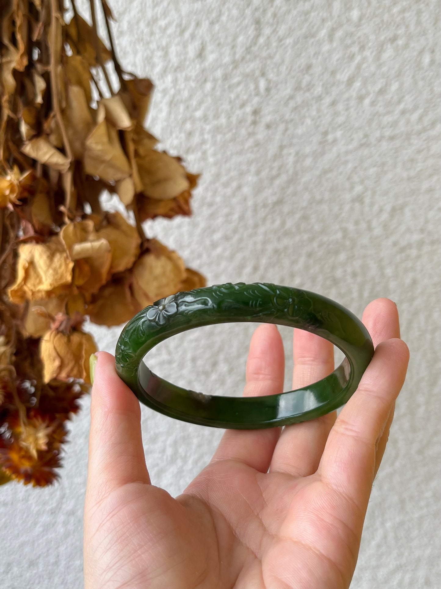 Flower Carving Green Hetian Jade Bangle 61mm, 和田碧玉简单雕刻手镯