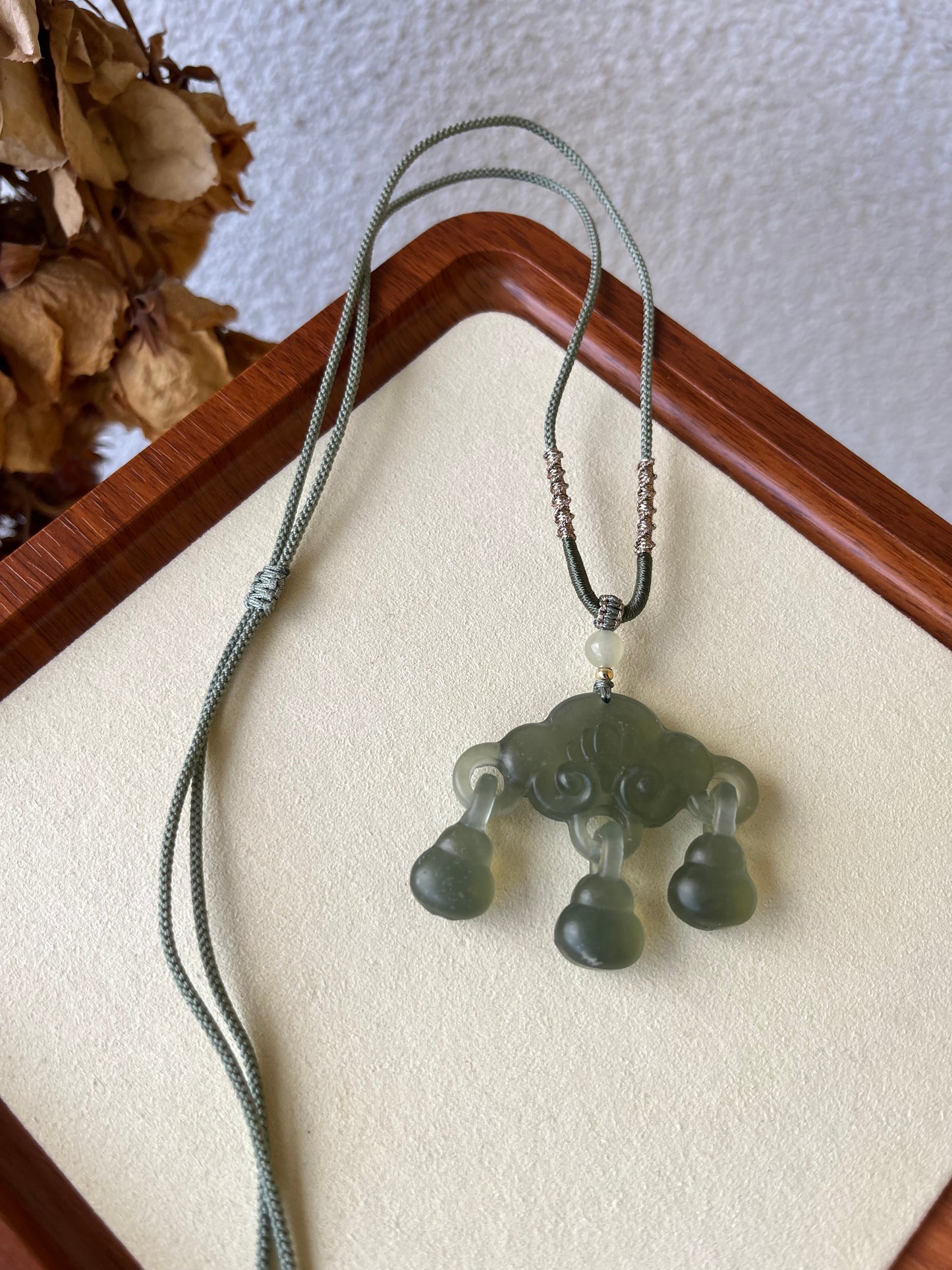 Icy Green Xiu Jade Auspicious Cloud Ruyi Lock