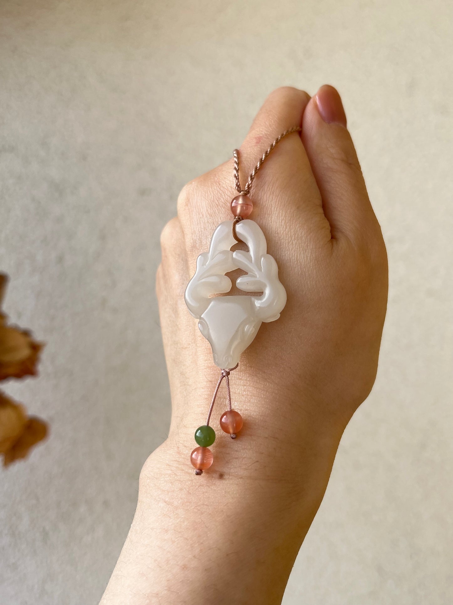 Handmade necklace with a Hand Carved Pink Jade Deer Pendant, 手雕和田粉鹿