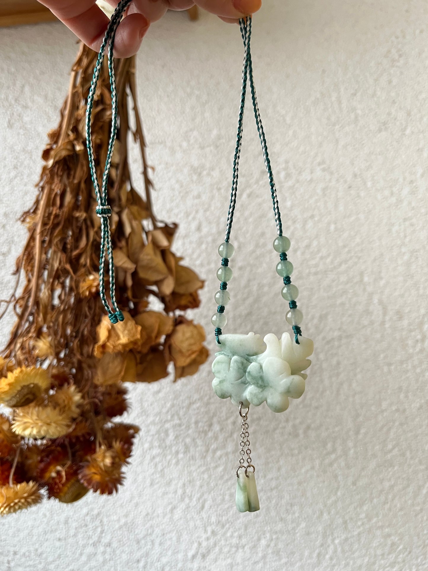 Hand Carved Green Xiu Jade Magpie | 手雕岫玉喜鹊