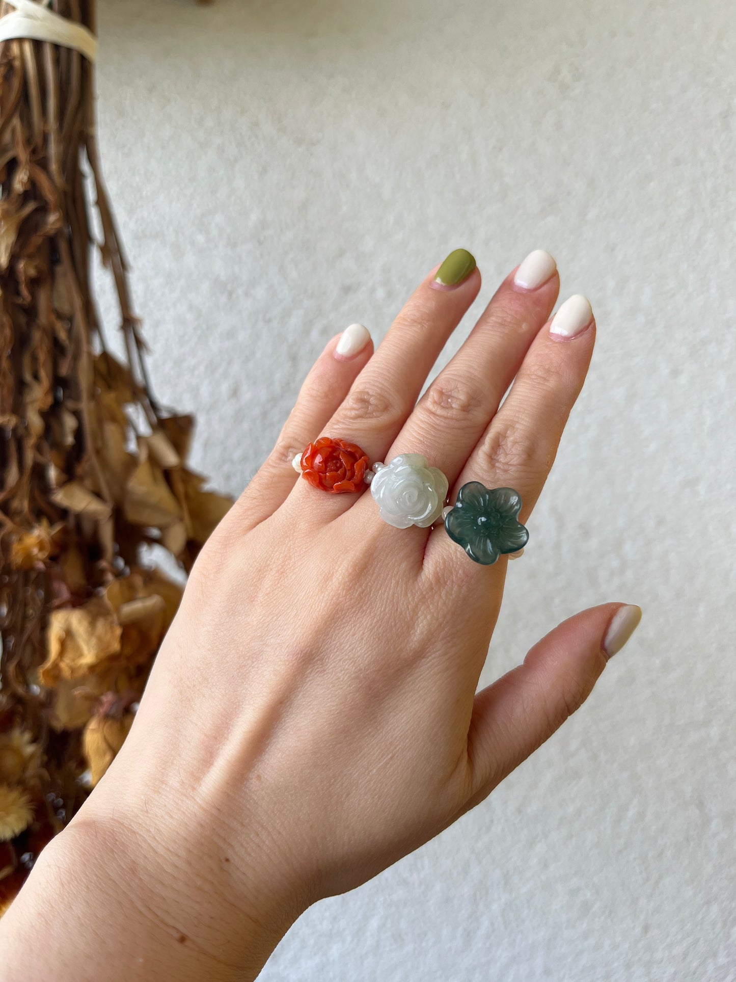 Cute Ring with Mini Pearls and Carving Item