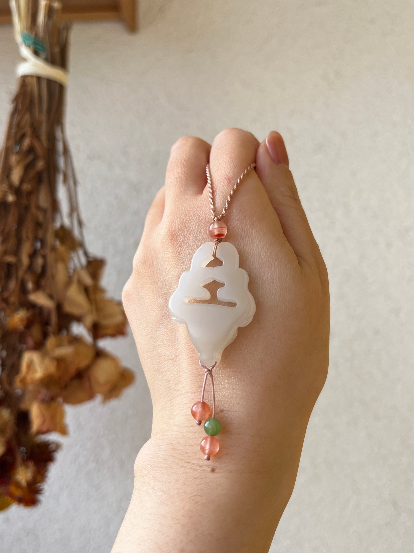 Handmade necklace with a Hand Carved Pink Jade Deer Pendant, 手雕和田粉鹿