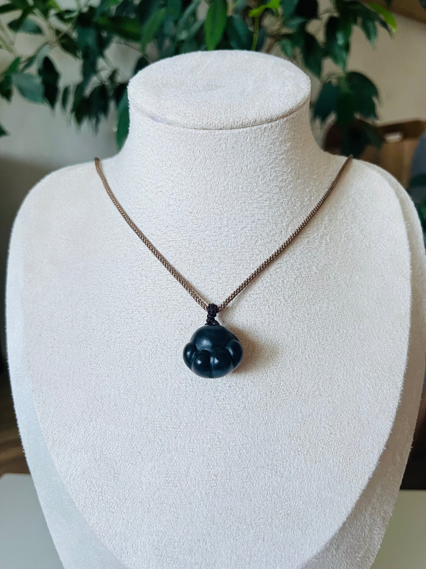 Hand Carved Hetian Jade Cat Paw Pendant, 手雕和田青花胖猫爪吊坠