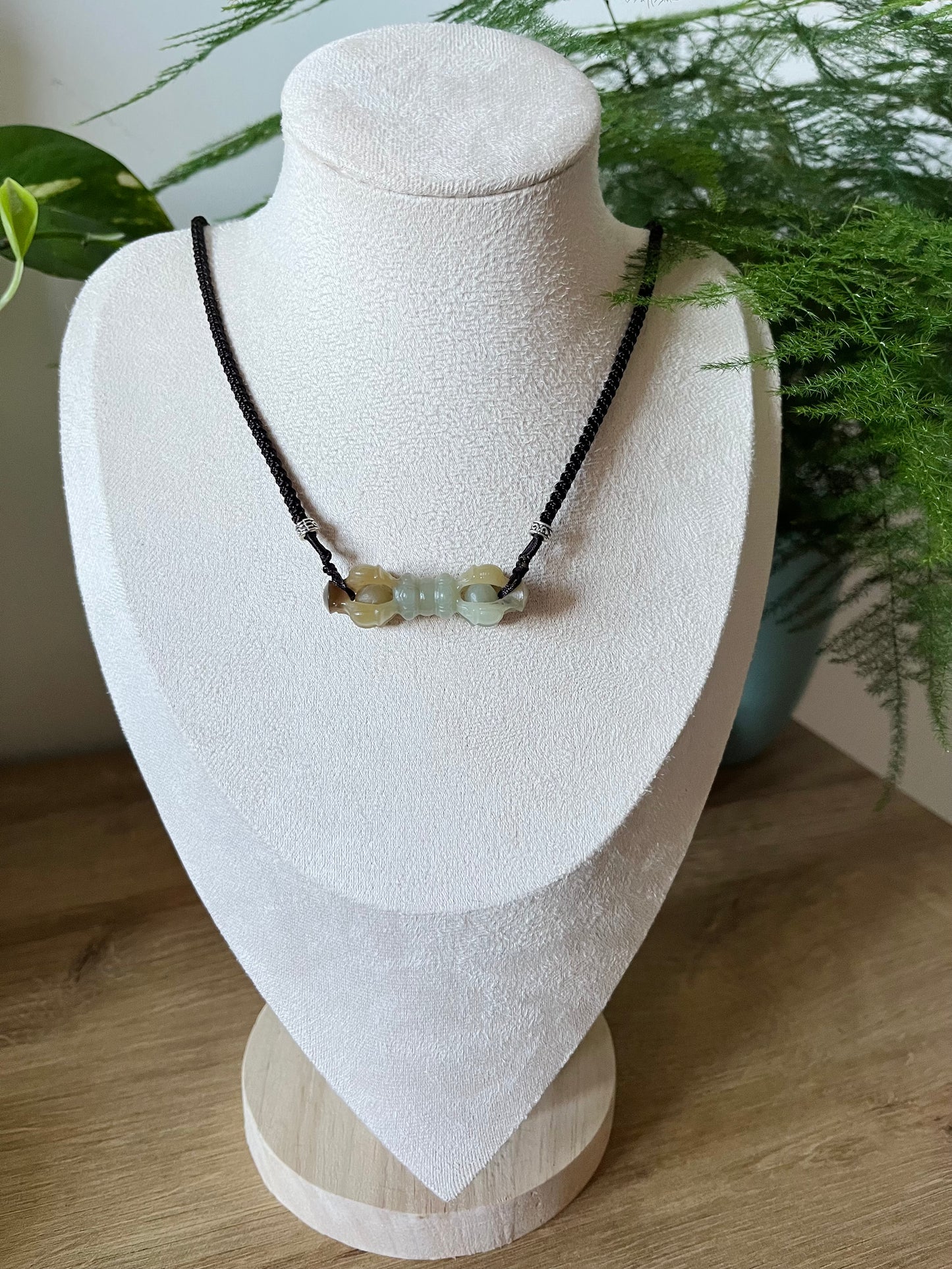 Hand Carved Brown Hetian Jade Vajra Pendant, 手雕和田蓝糖金刚杵