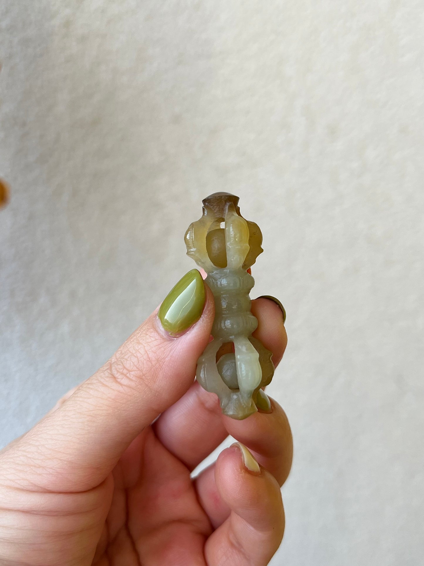 Hand Carved Brown Hetian Jade Vajra Pendant, 手雕和田蓝糖金刚杵