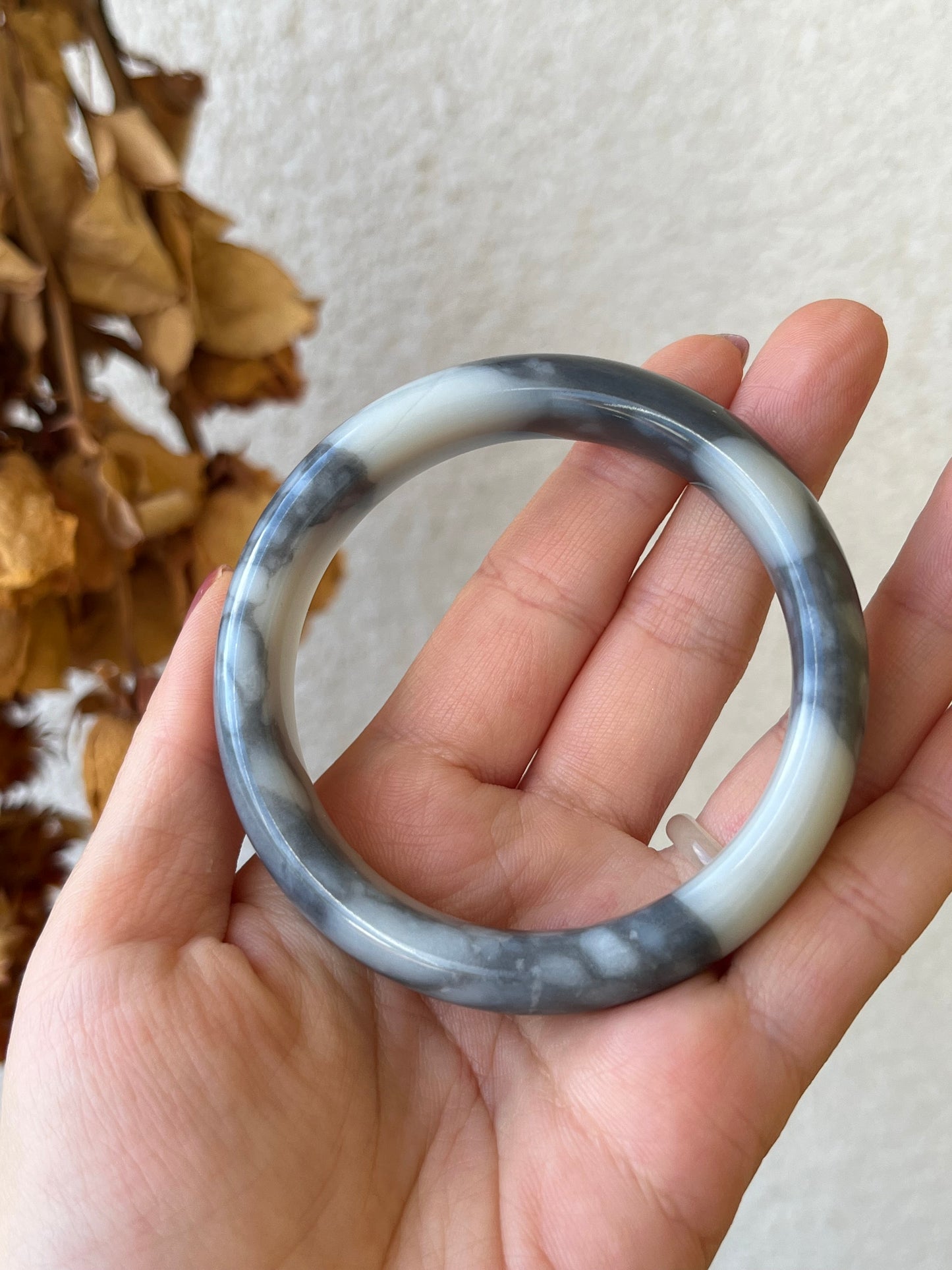 Gray and White Qinghua Hetian Jade Bangle 53mm | 和田白底青花手镯，细腻油润