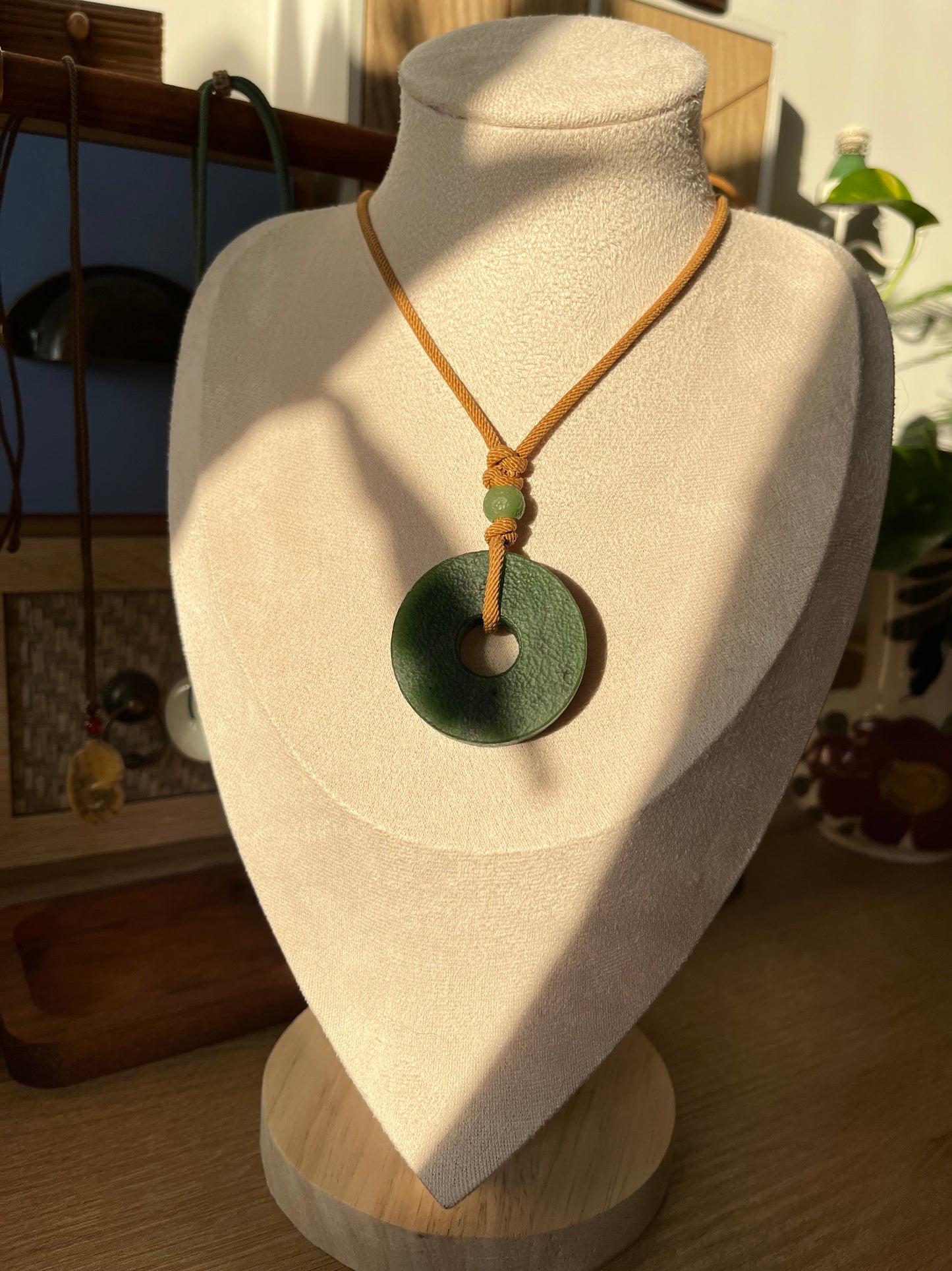 Antique-style Green Hetian Jade Chinese Safety Clasp Pendant, Chinese PI pendant，碧玉古风大平安扣
