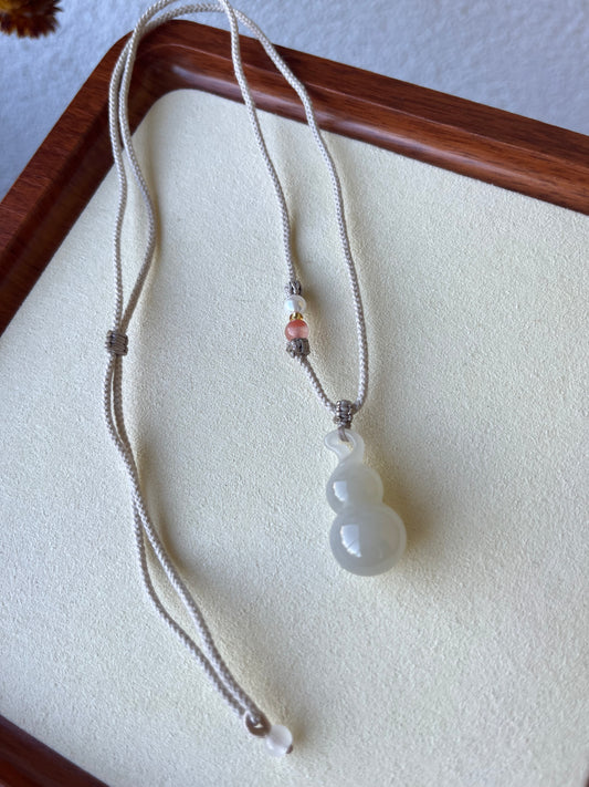 Light Purple Hetian Jade Hulu Pendant