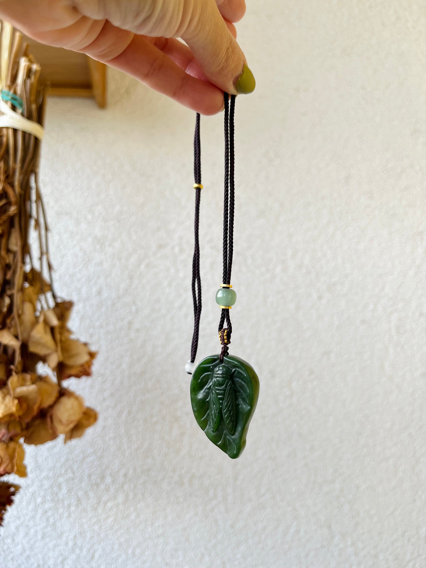 Hand Carved Green Hetian Jade Cicada on a Leaf Pendant, 手雕碧玉蝉吊坠