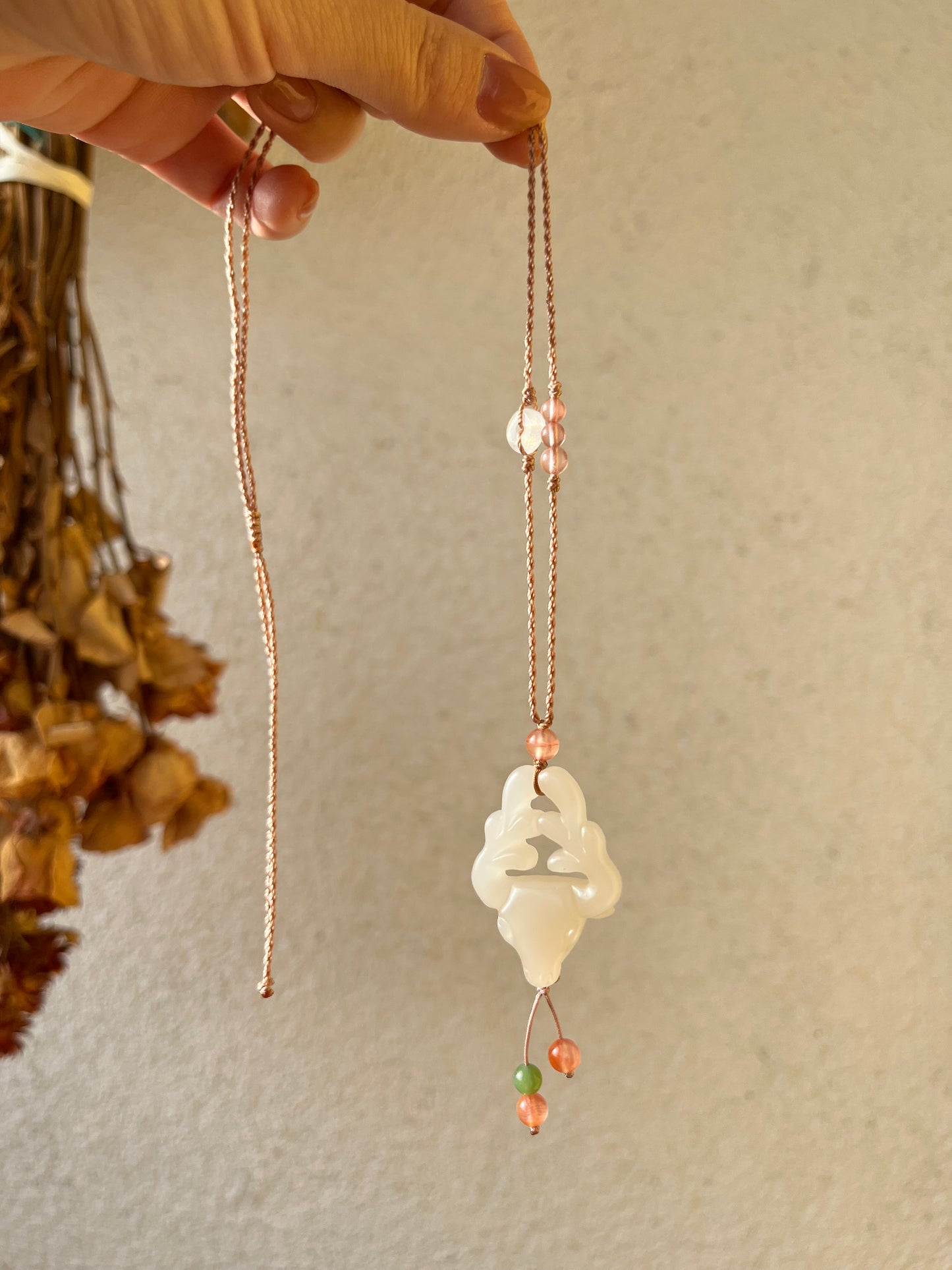Handmade necklace with a Hand Carved Pink Jade Deer Pendant, 手雕和田粉鹿