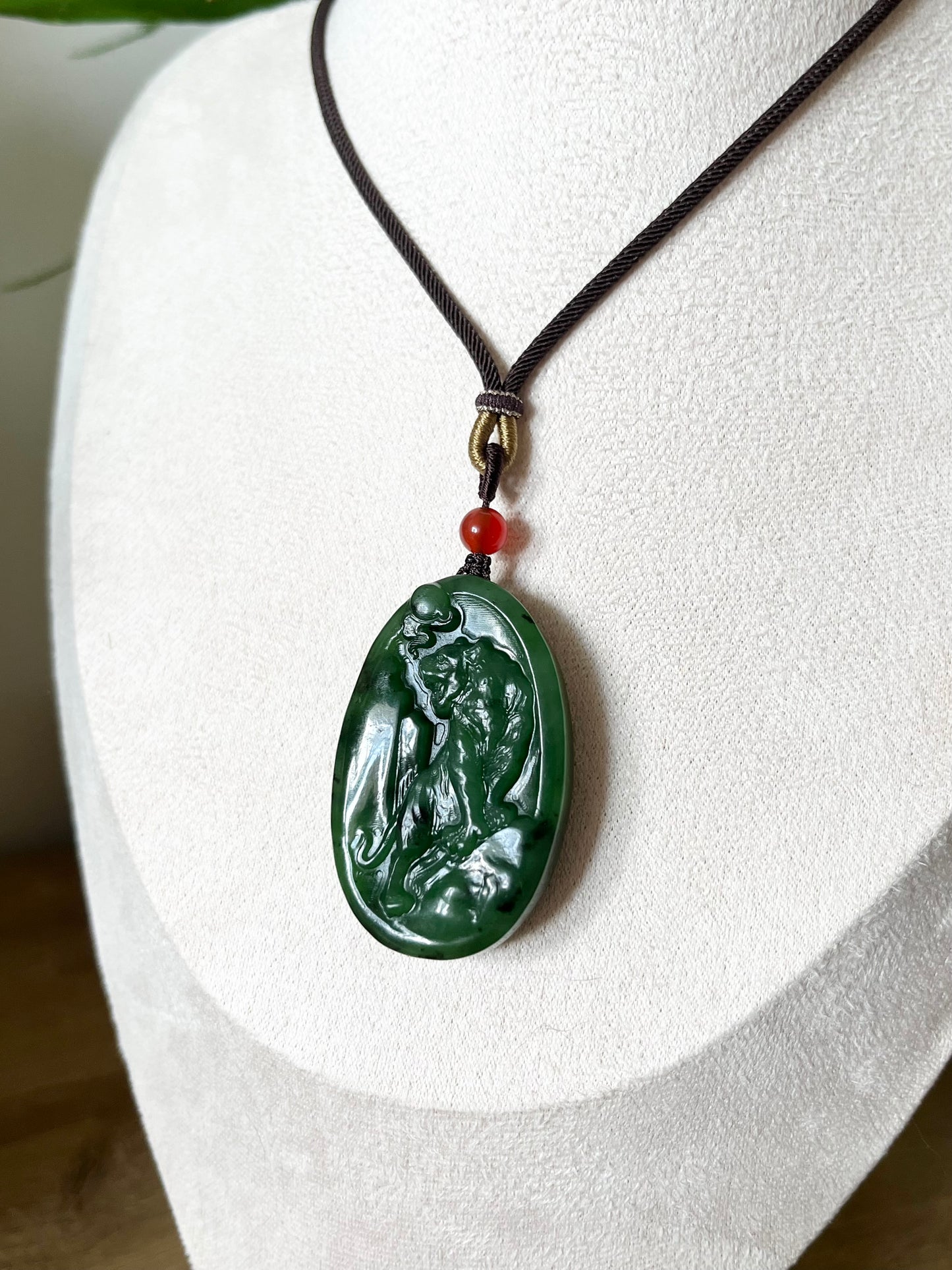 Hand Carved Green Hetian Jade Uphill Tiger, 手雕俄碧玉上山虎