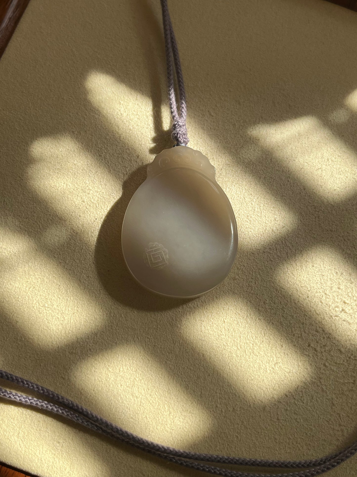 Smoky Puple Hetian Jade Ruyi-Head Round Flat Pendant | 和田烟紫如意牌头圆牌无事牌