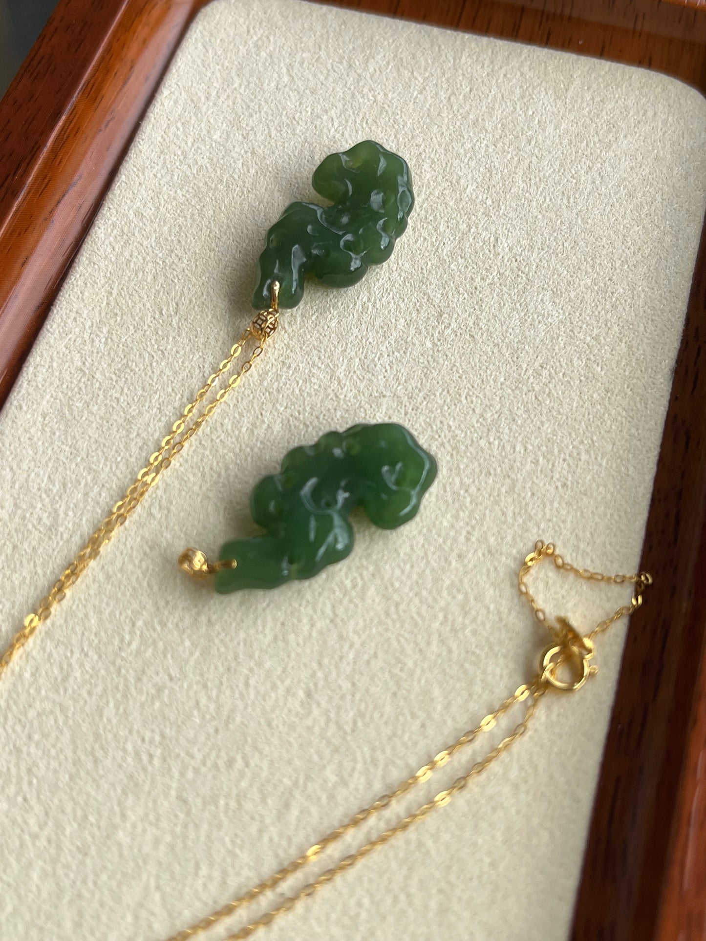 18K Gold-mounted Green Hetian Jade Carved Pendants | 18k金扣头碧玉小吊坠