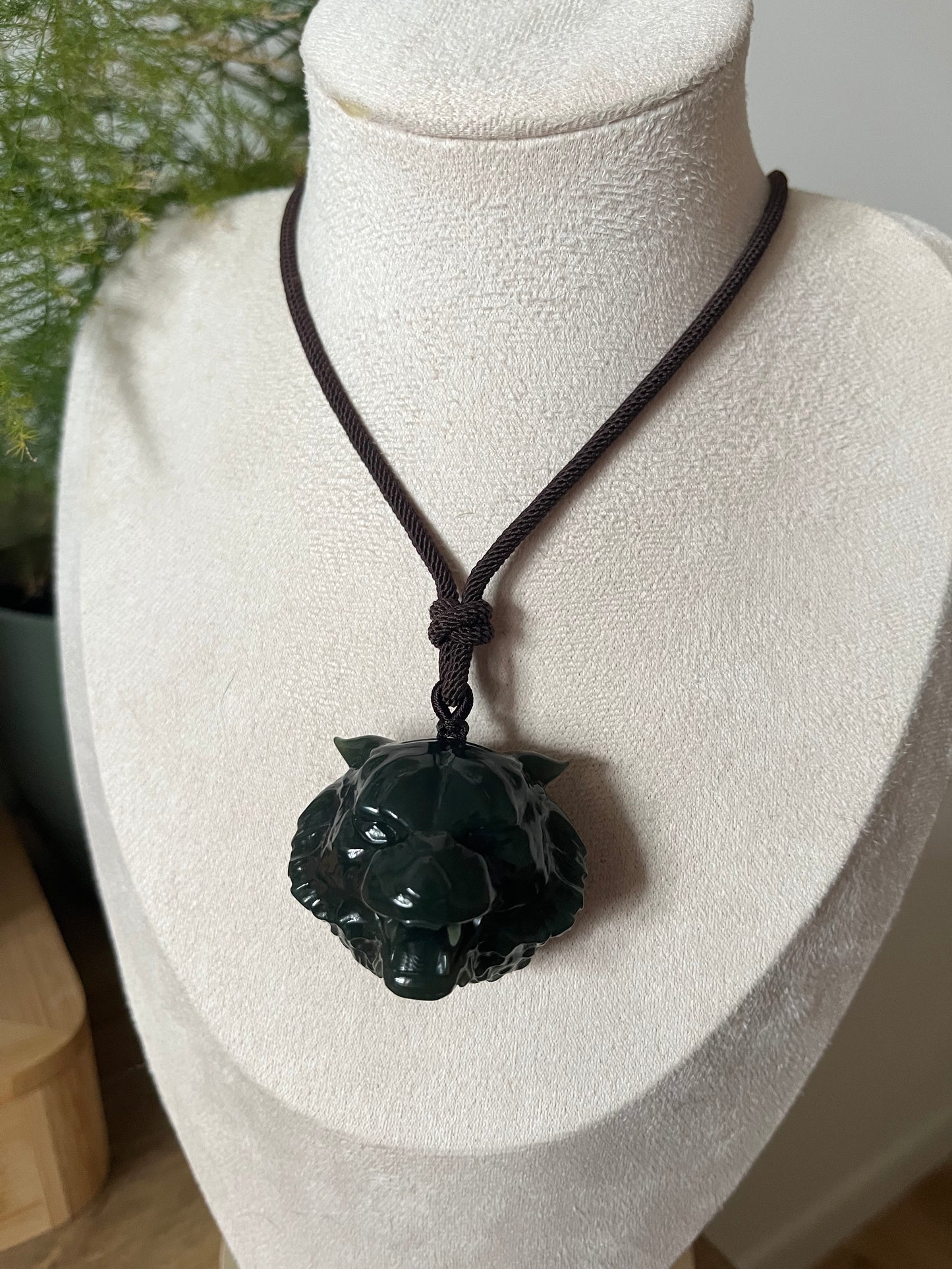 Hand Carve Dark Green Hetian Jade Wolf Head | 手雕和田青玉狼头