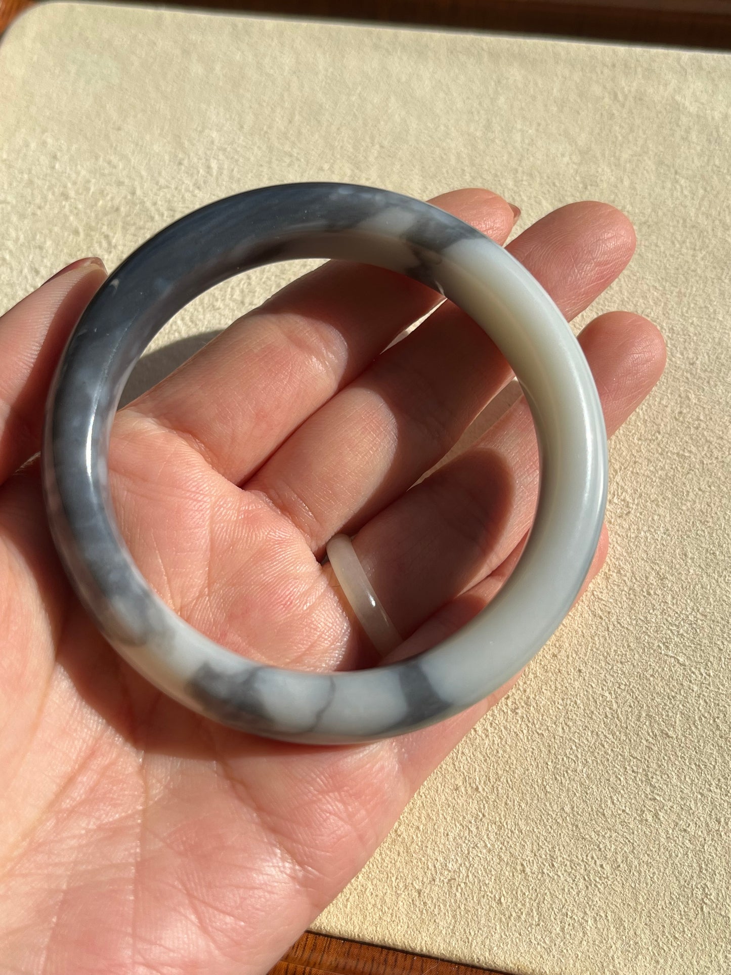 Gray and White Qinghua Hetian Jade Bangle 53mm | 和田白底青花手镯，细腻油润
