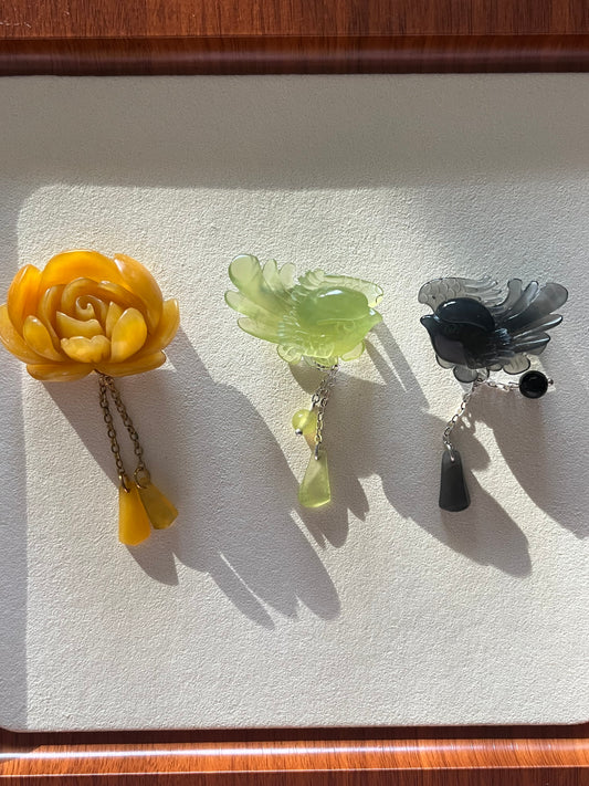 Hand Carved Xiu Jade Magpie, Lotus Brooches | 手雕岫玉胸针
