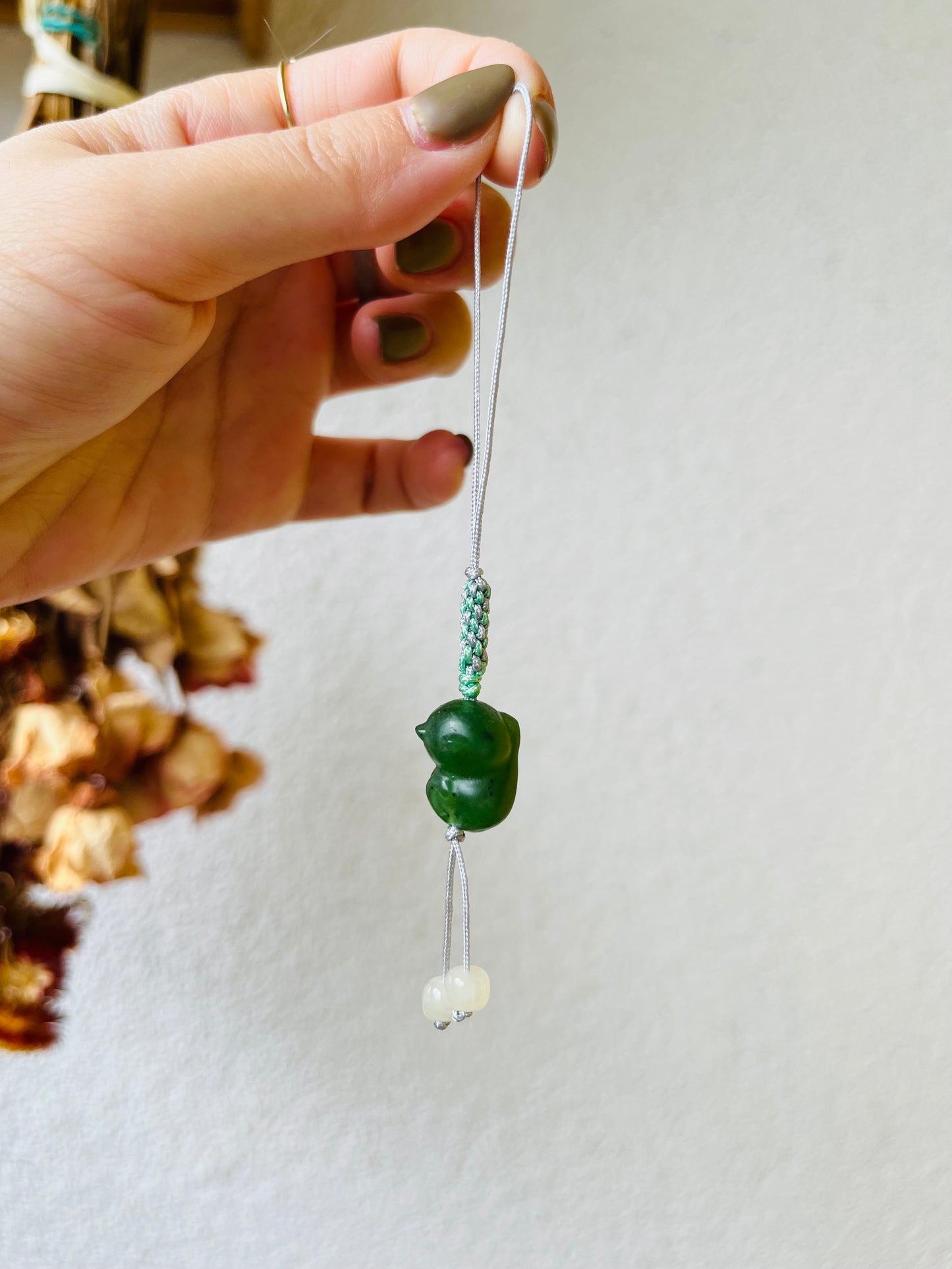 Hand Carved Hetian Jade Cat Phone Charm，碧玉猫猫手机链