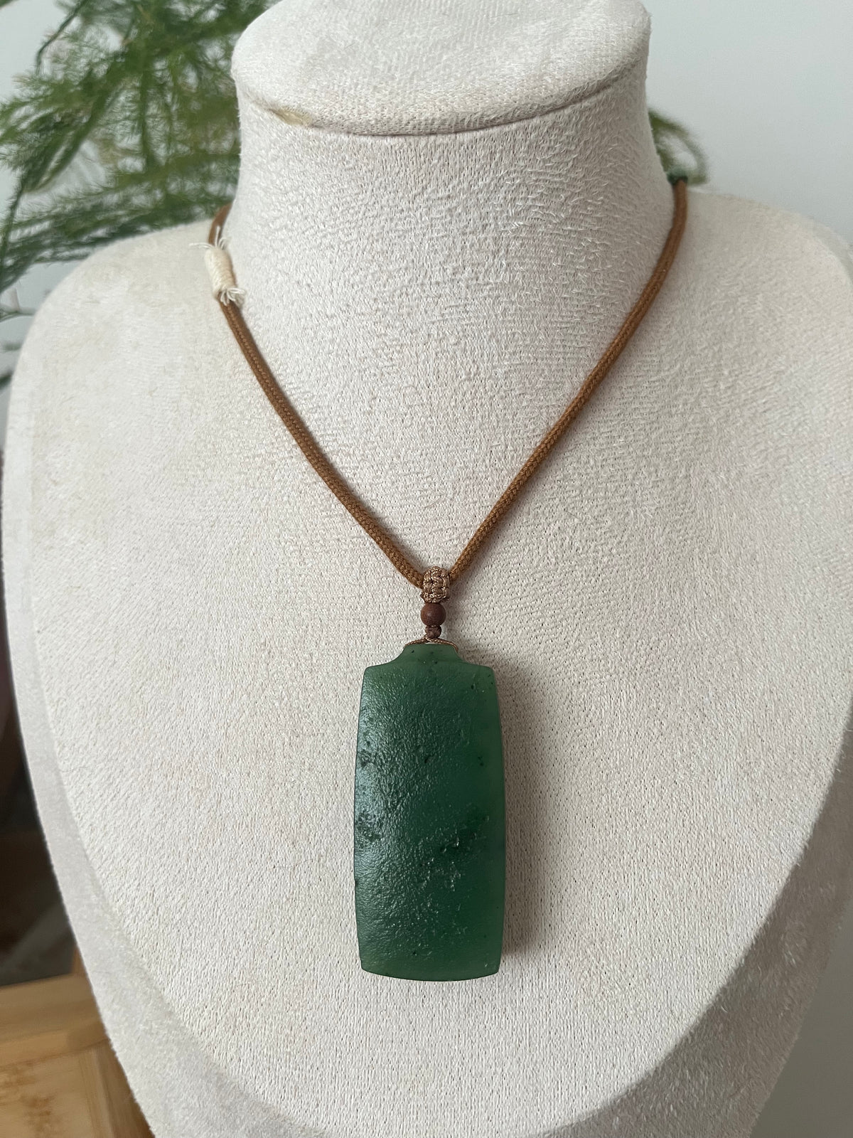 Antique-style Green Hetian Jade Flat Pendant | 古风碧玉无事牌