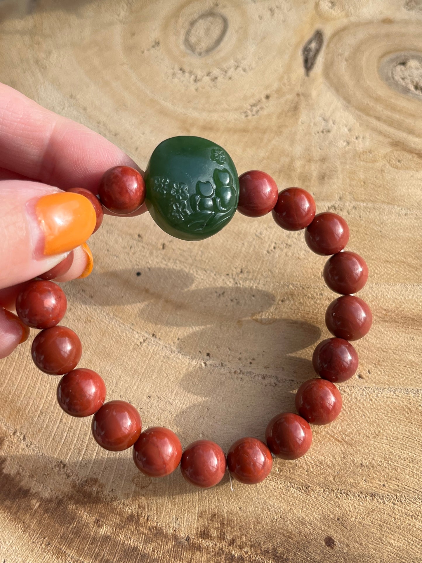 Southern Red Agate Beaded Bracelet (9mm) with a Hand Carved Green Hetian Jade Cat Pendant, 南红玛瑙和手雕猫牌手串
