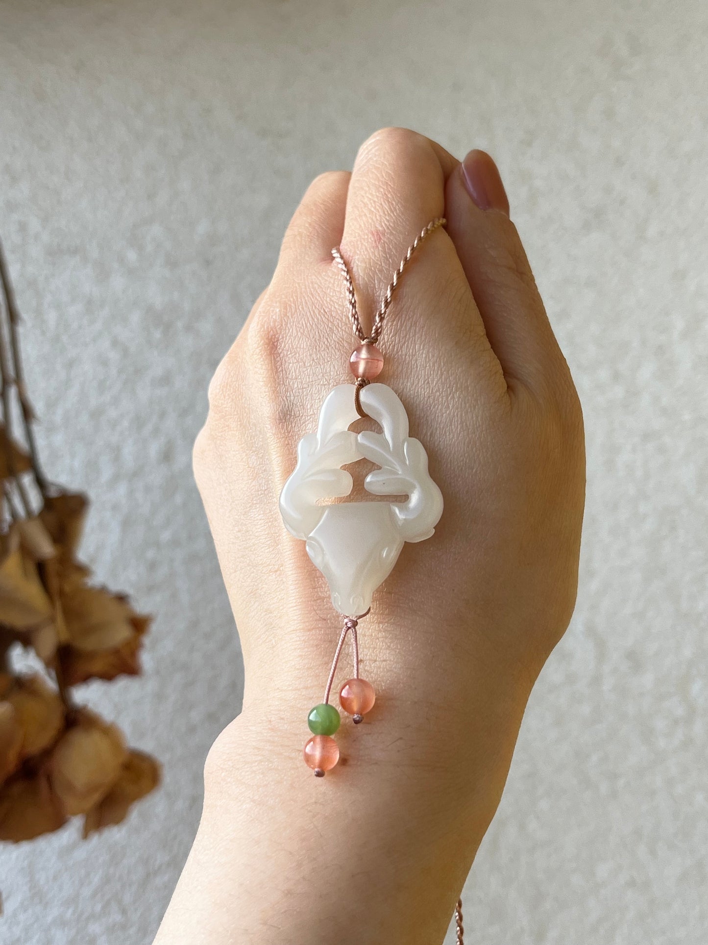 Handmade necklace with a Hand Carved Pink Jade Deer Pendant, 手雕和田粉鹿