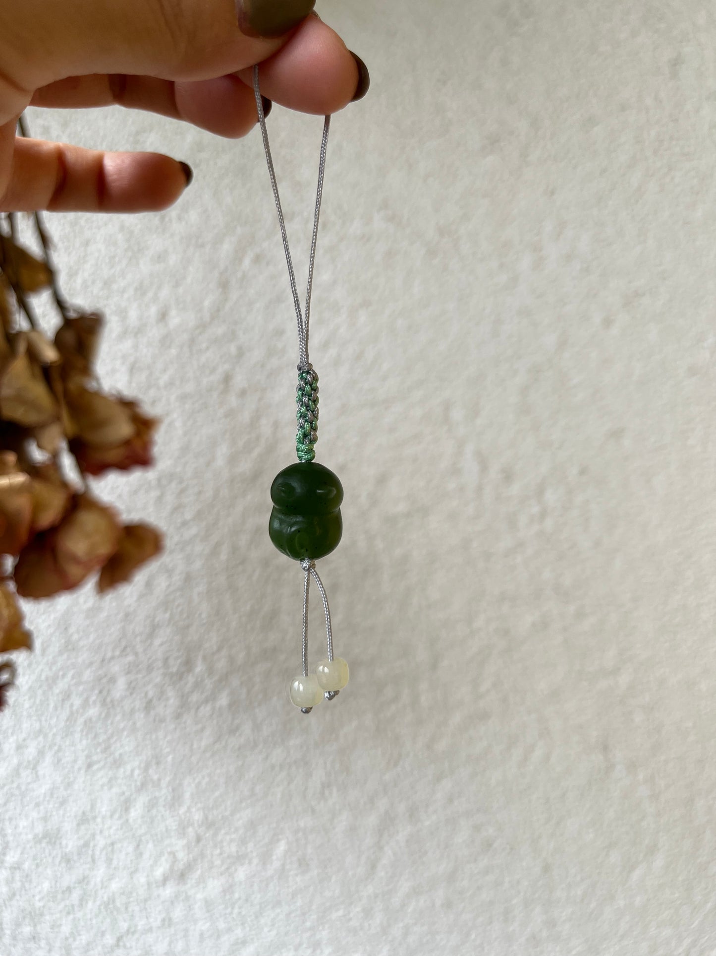 Hand Carved Hetian Jade Cat Phone Charm，碧玉猫猫手机链
