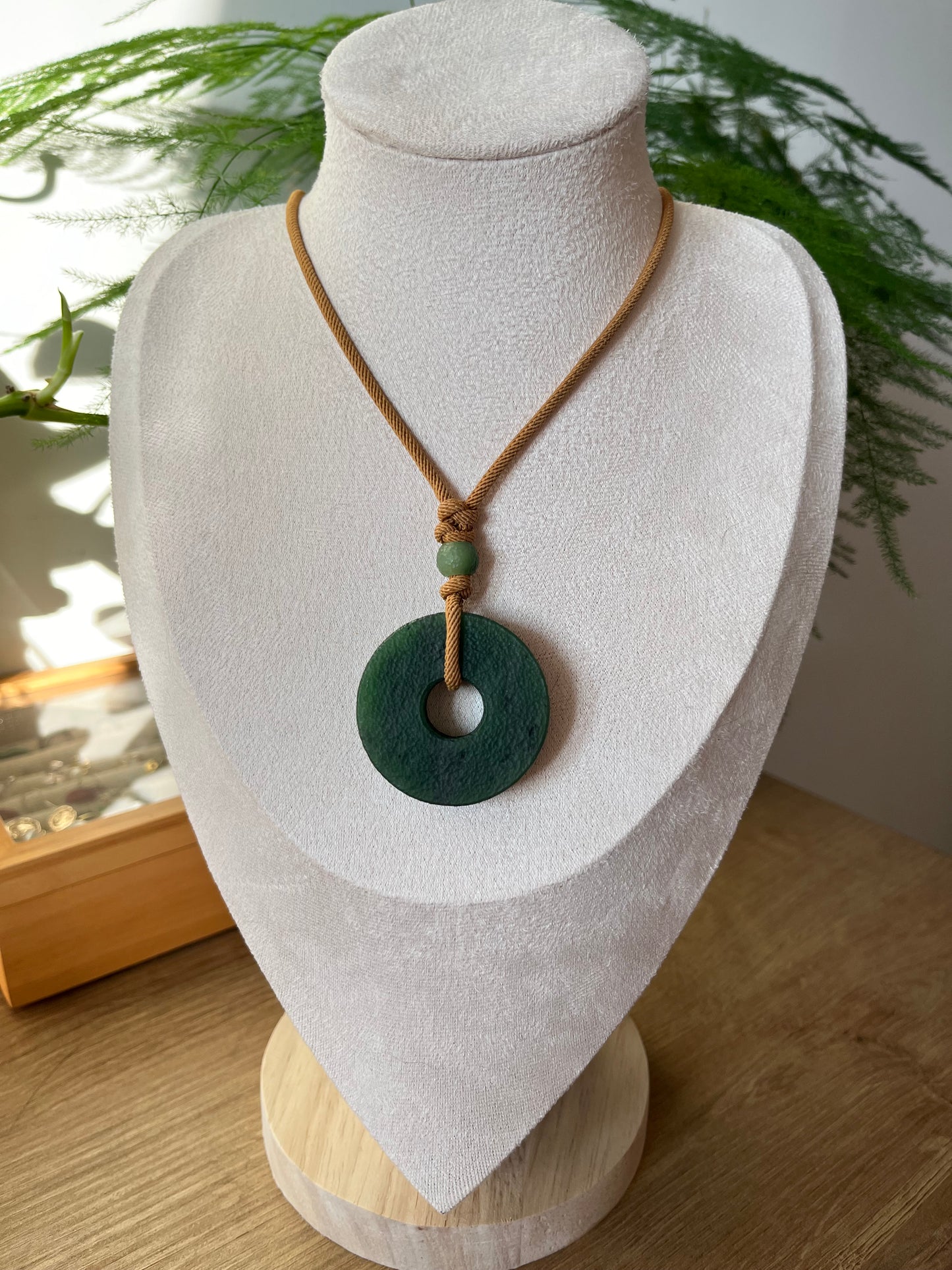 Antique-style Green Hetian Jade Chinese Safety Clasp Pendant, Chinese PI pendant，碧玉古风大平安扣