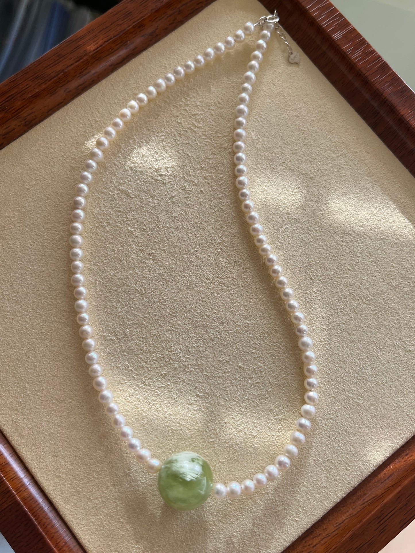 Handmade Choker with 16mm Green Serpentine Jade (Xiu Jade) | 岫玉青提奶盖单珠锁骨链