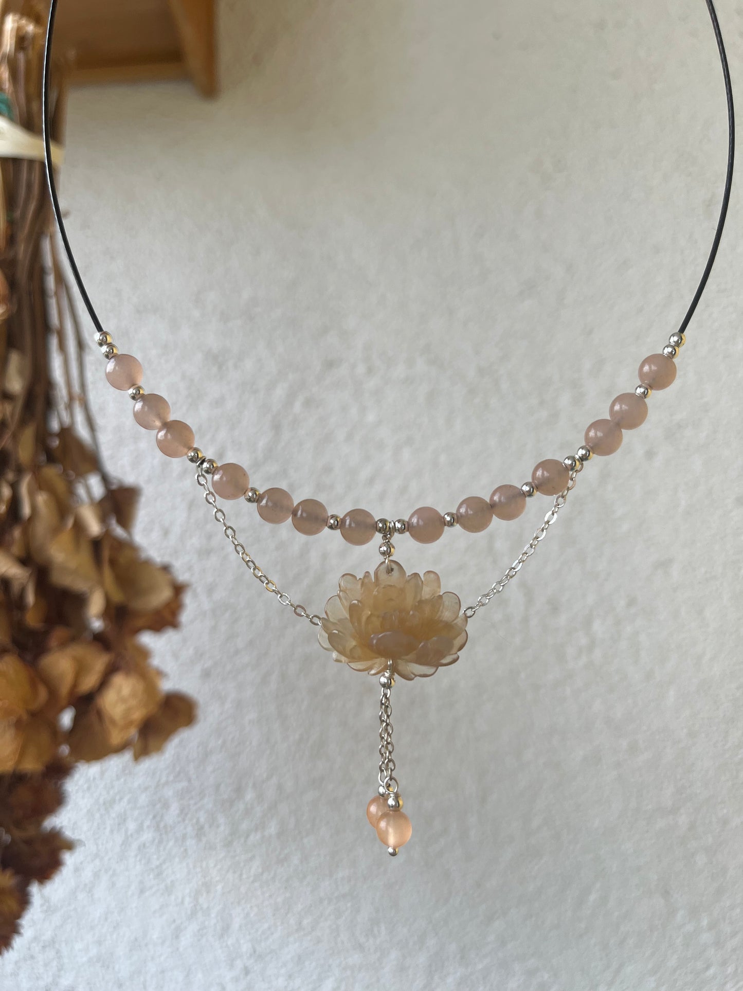 Hand Carved Dirty Pink Xiu Jade Peony Collar Necklace | 手雕岫玉牡丹项圈