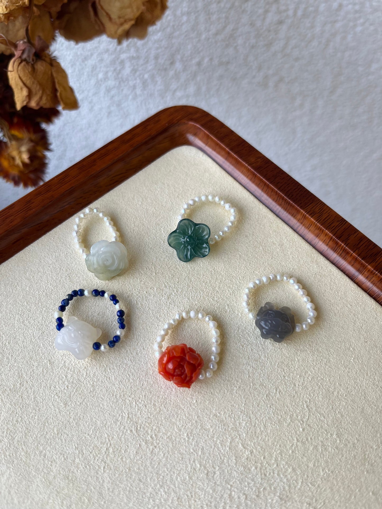 Cute Ring with Mini Pearls and Carving Item