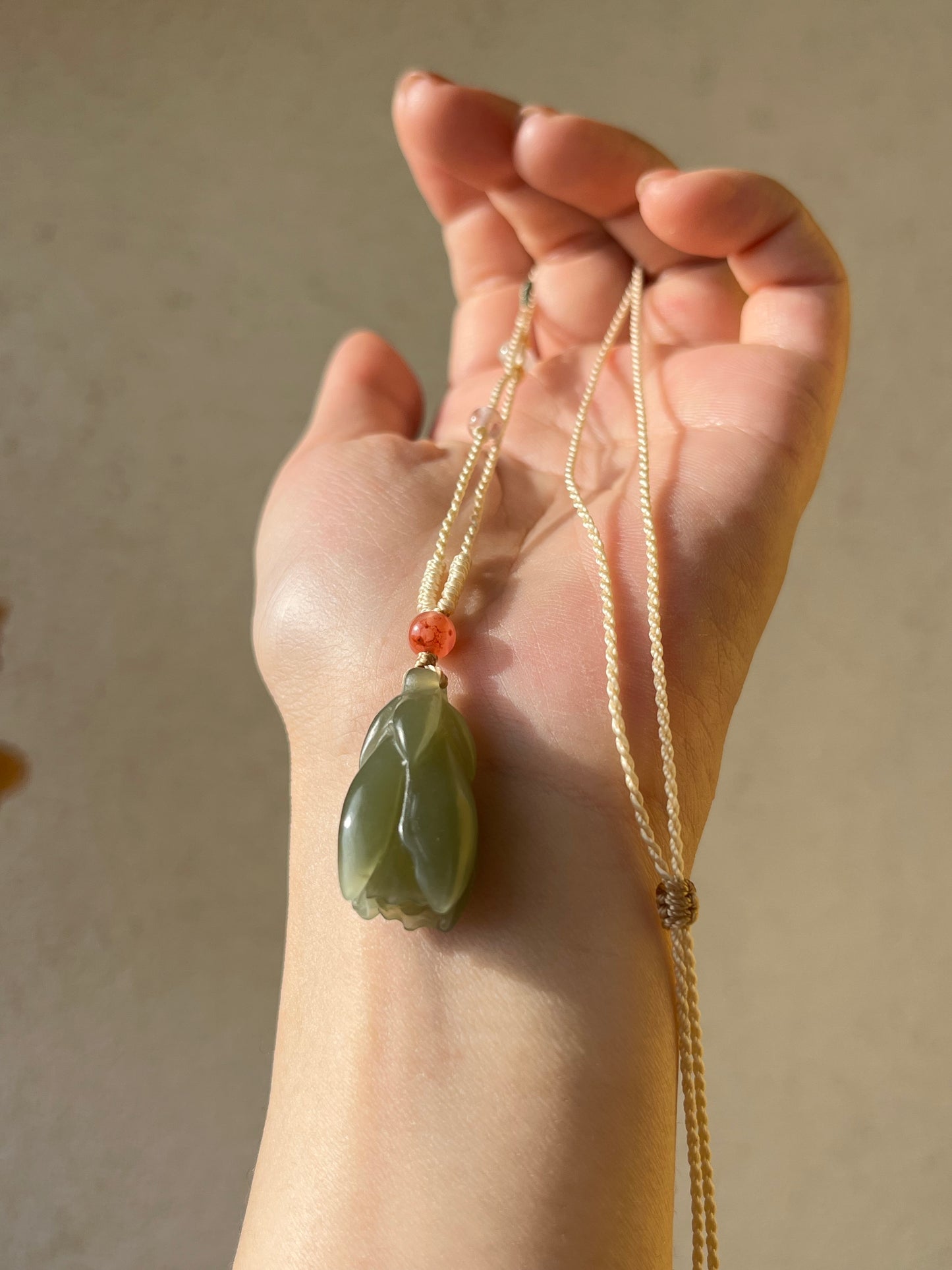 Hand Carved Light Green Hetian Jade Magnolia Pendant，手雕和田青黄口玉兰花