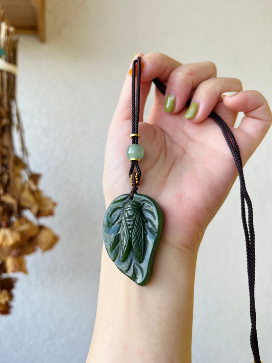 Hand Carved Green Hetian Jade Cicada on a Leaf Pendant, 手雕碧玉蝉吊坠