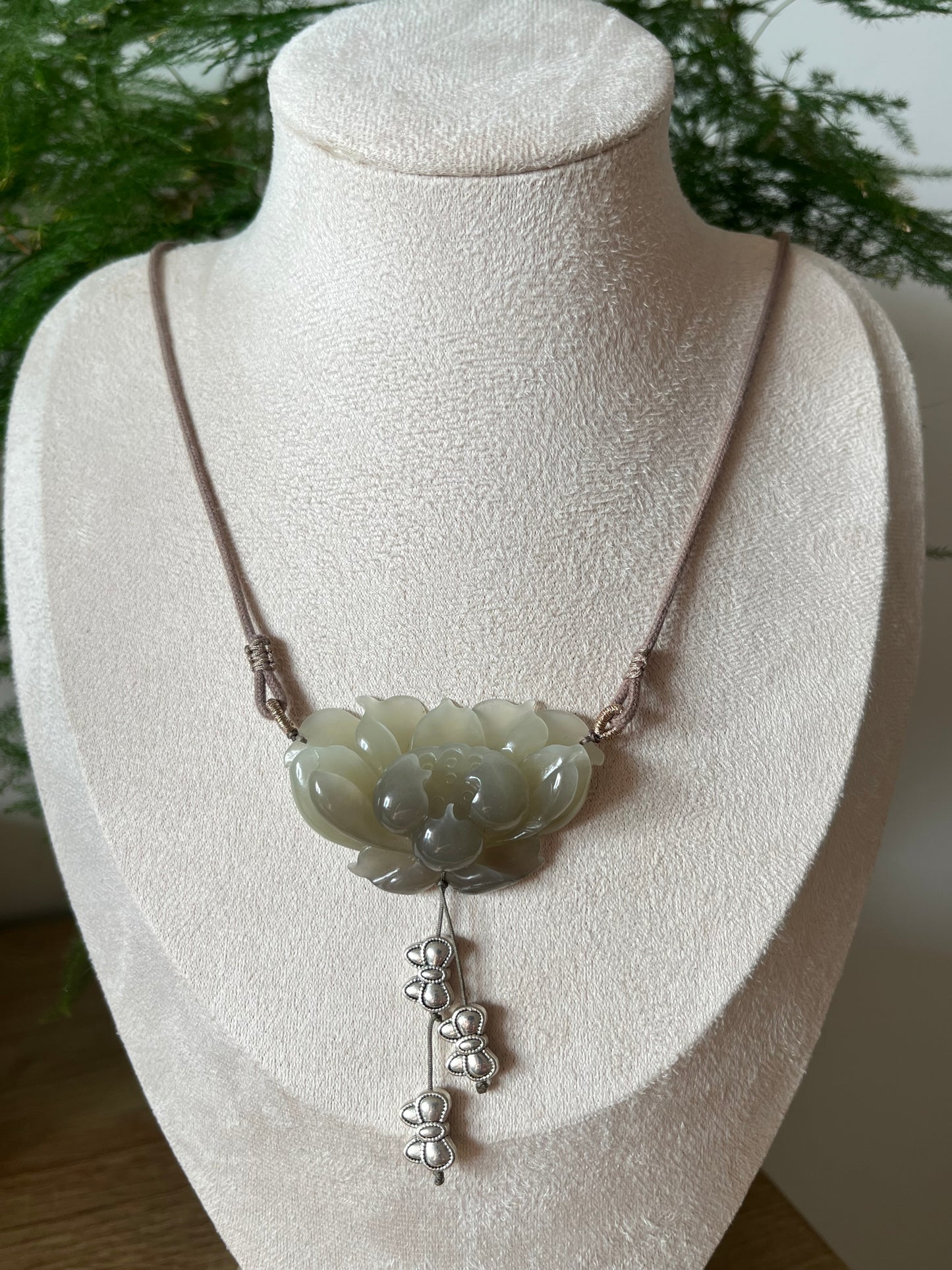Handmade Necklace with a Hand Carved Jade Lotus Flower, 设计款超仙手雕紫晴双色荷花
