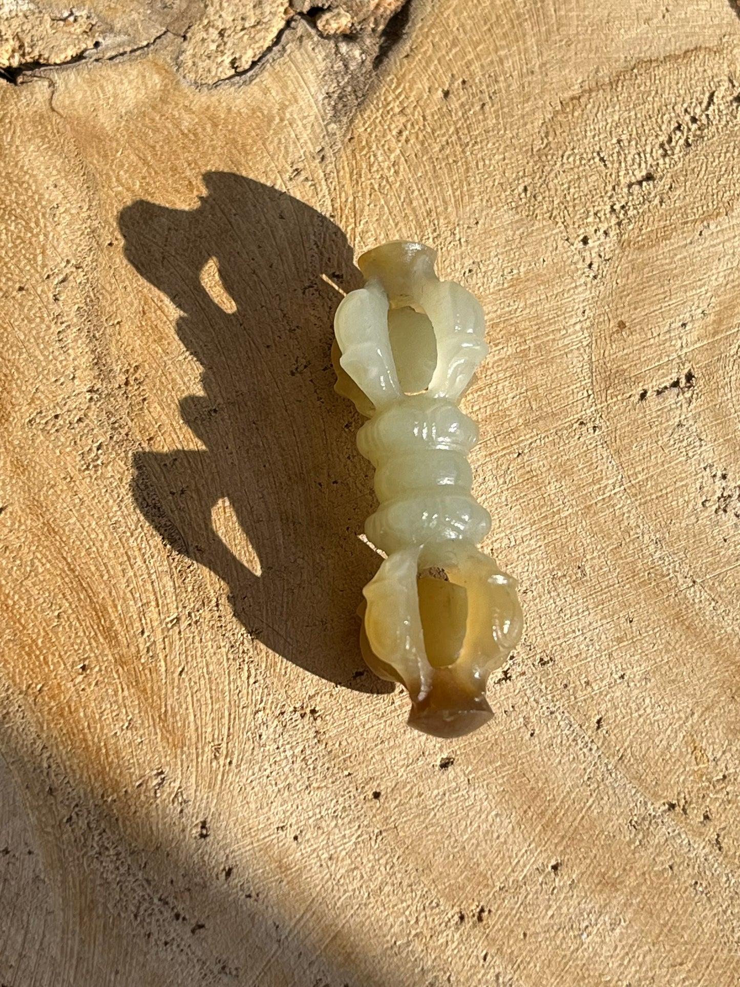 Hand Carved Brown Hetian Jade Vajra Pendant, 手雕和田蓝糖金刚杵