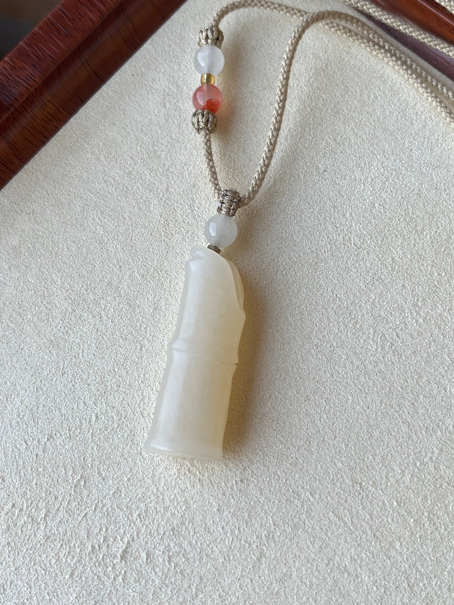 Hand Carved Light Brown Hetian Jade Bamboo | 精工手雕和田浅糖竹节