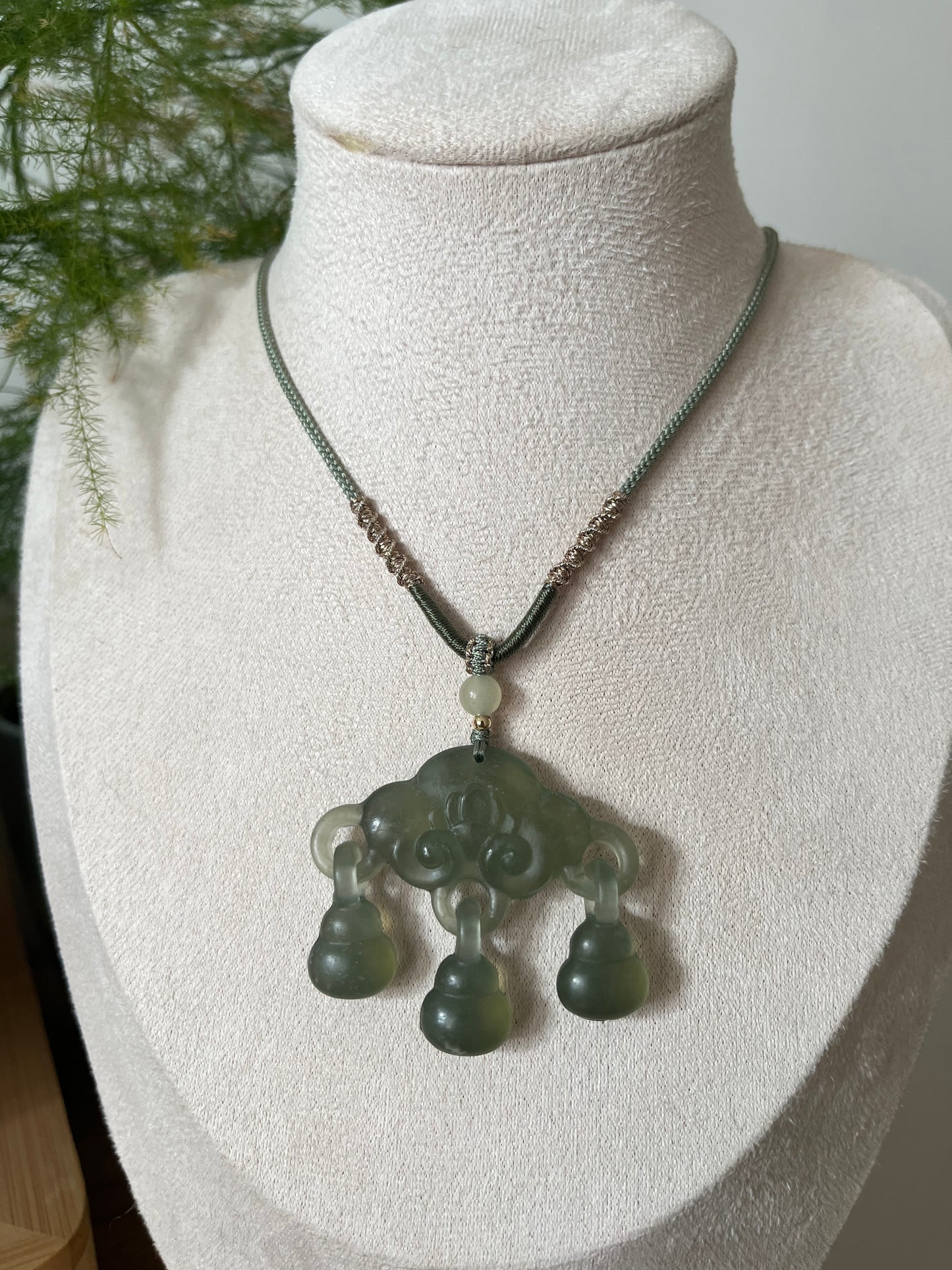Icy Green Xiu Jade Auspicious Cloud Ruyi Lock