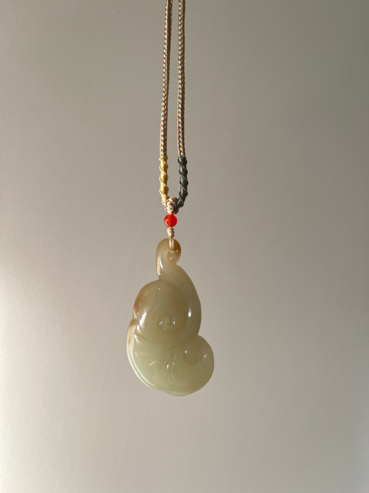 Hand Carved Hetian Jade Ruyi Pendant, 手雕糖白如意