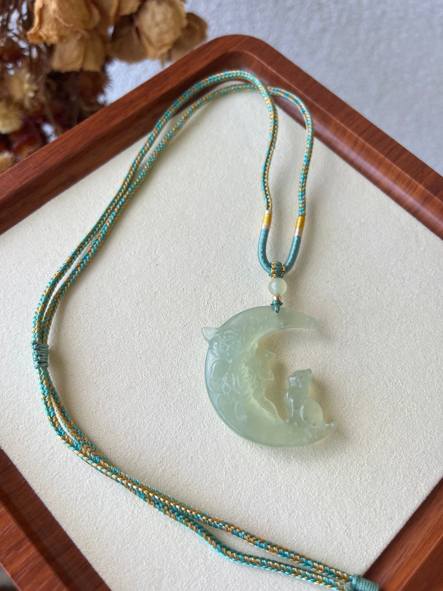 Xiu Jade Cat on the Moon Necklace | 岫玉月亮猫吊坠