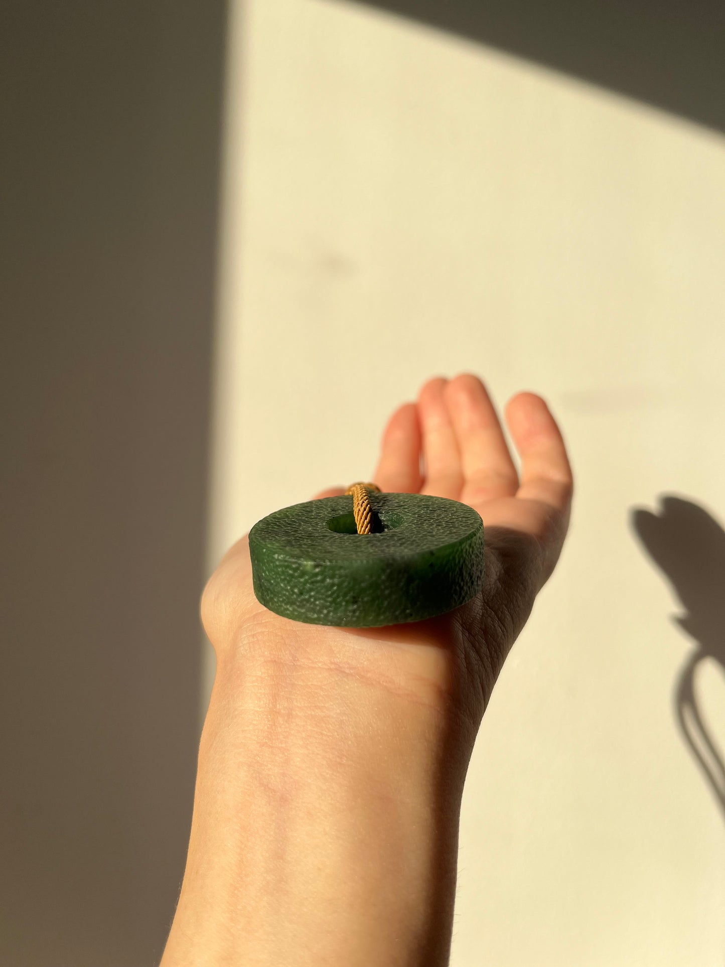 Antique-style Green Hetian Jade Chinese Safety Clasp Pendant, Chinese PI pendant，碧玉古风大平安扣