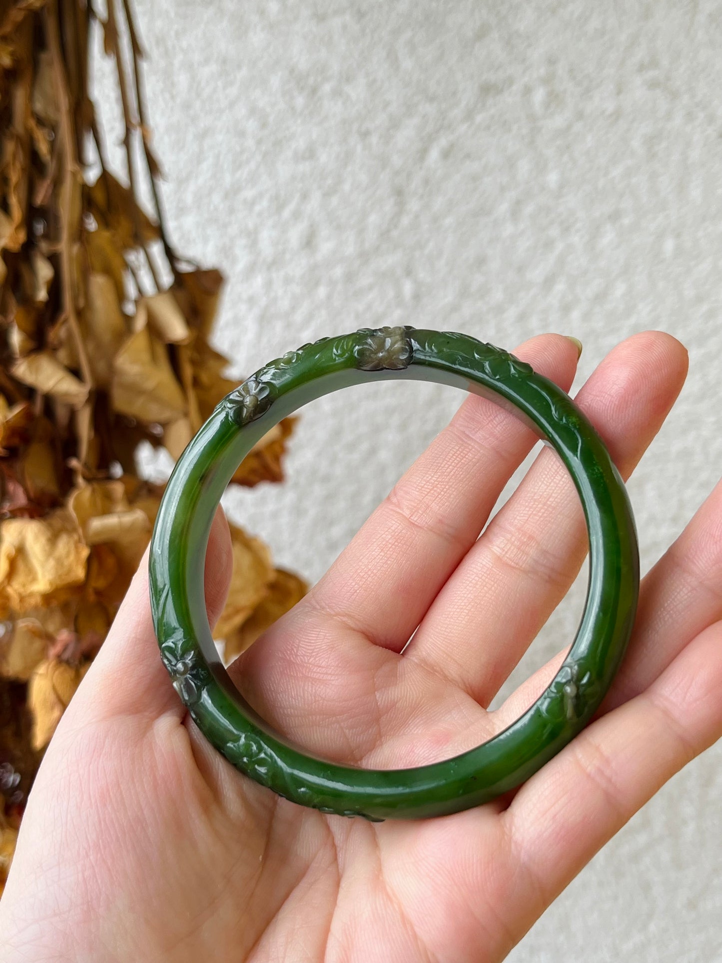 Flower Carving Green Hetian Jade Bangle 61mm, 和田碧玉简单雕刻手镯