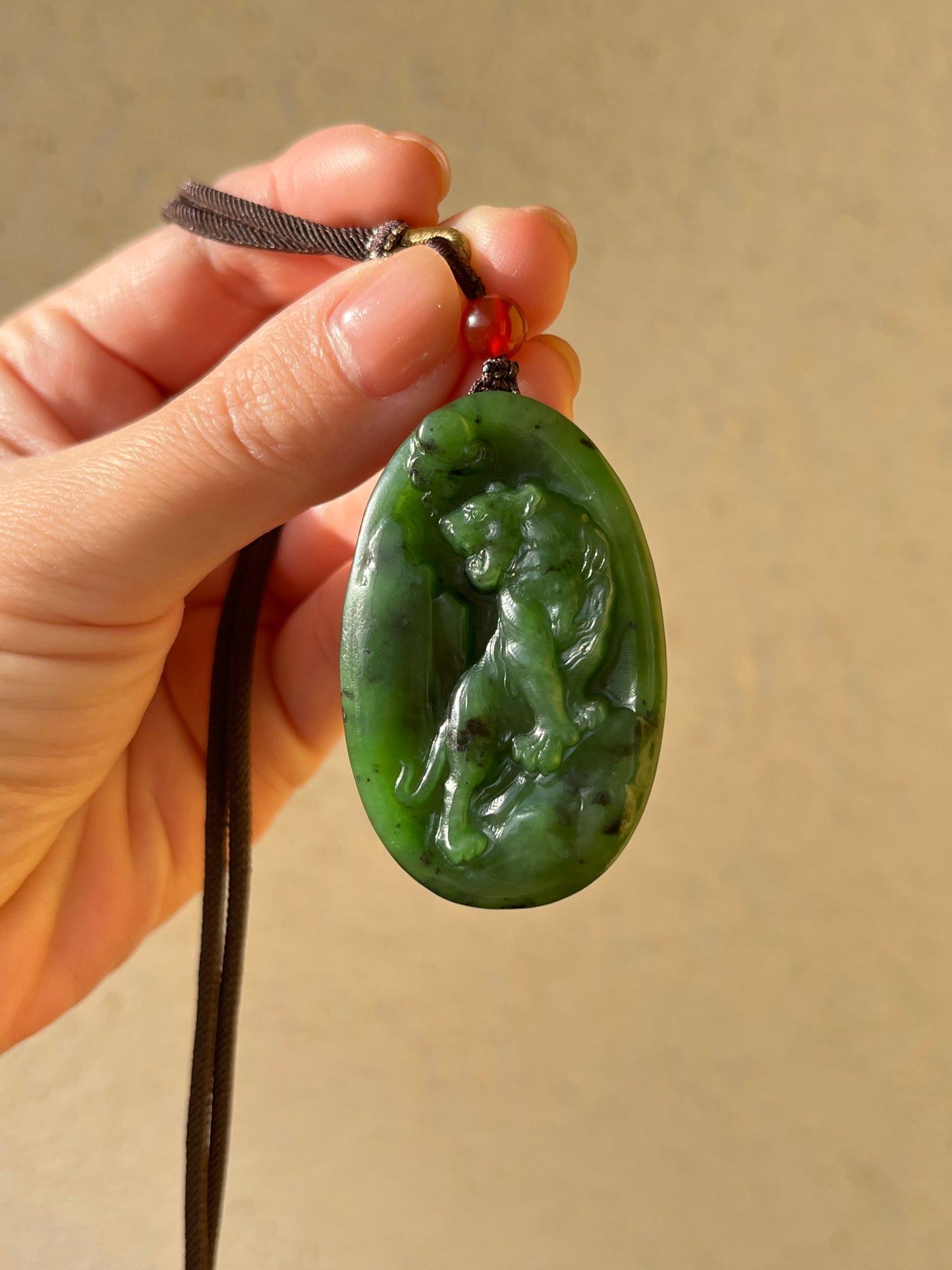 Hand Carved Green Hetian Jade Uphill Tiger, 手雕俄碧玉上山虎