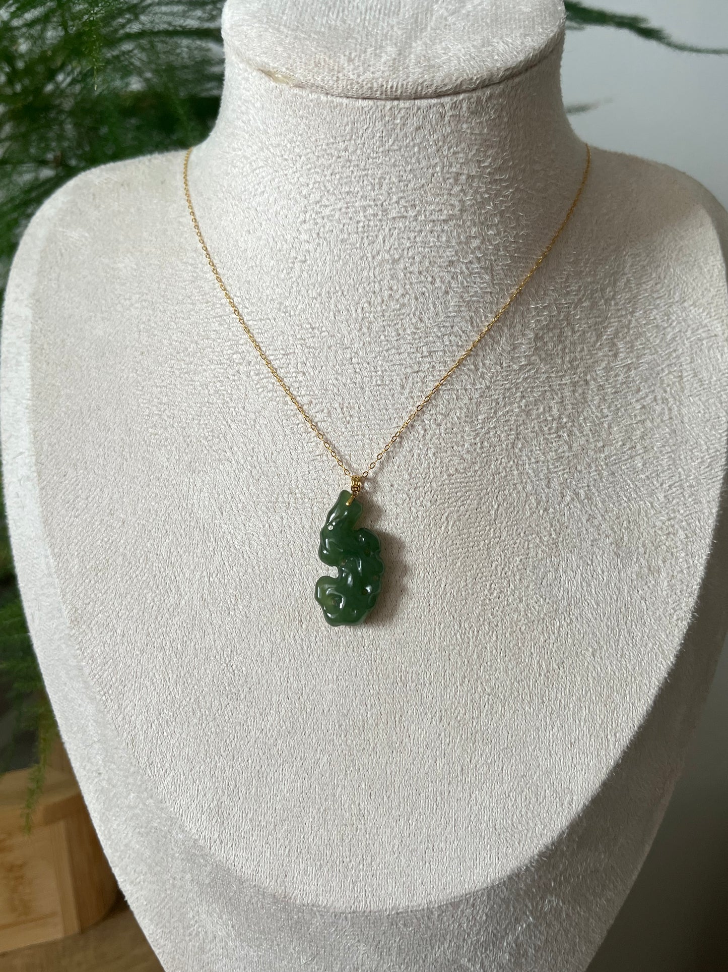 18K Gold-mounted Green Hetian Jade Carved Pendants | 18k金扣头碧玉小吊坠