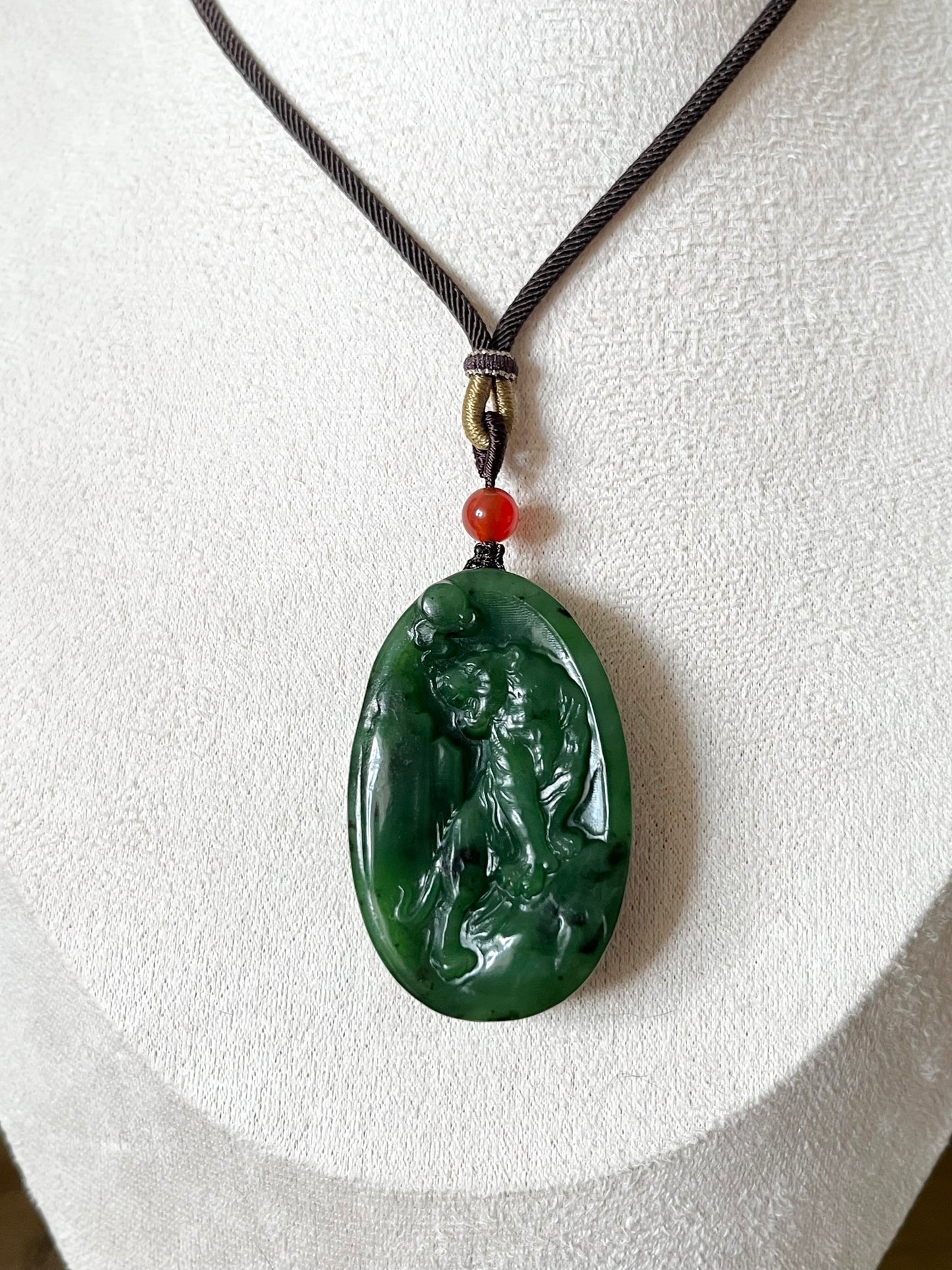 Hand Carved Green Hetian Jade Uphill Tiger, 手雕俄碧玉上山虎