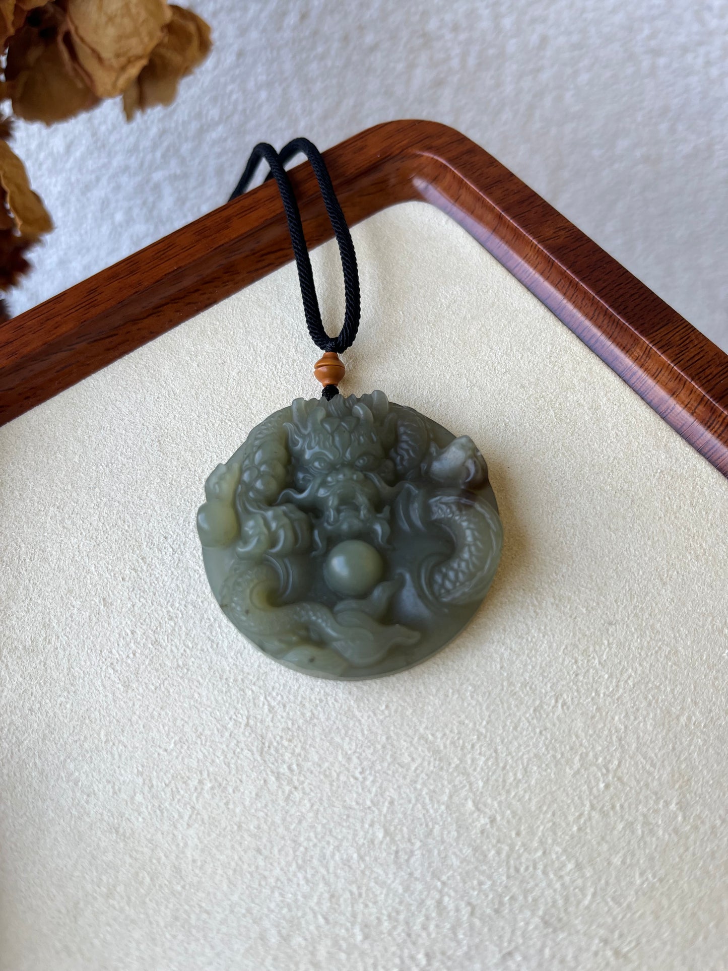 Green Hetian Jade Dragon Pendant | 和田晴水龙牌