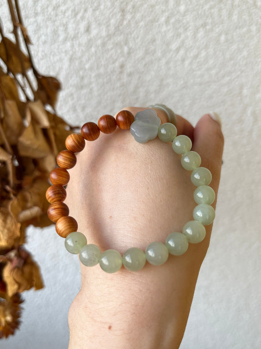 Bracelet Crafted From 8mm Hetian Jade Beads, Thuja Wood beads and Hetian Jade Auspicious Cloud