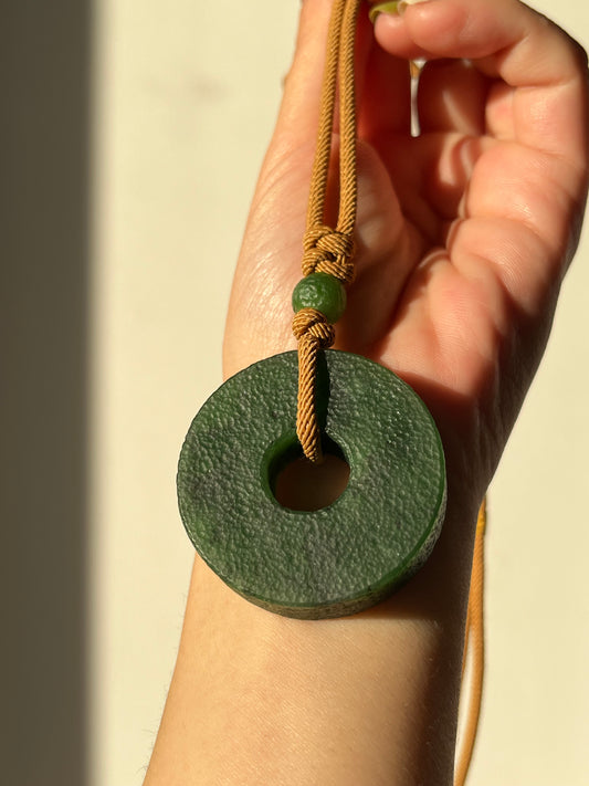 Antique-style Green Hetian Jade Chinese Safety Clasp Pendant, Chinese PI pendant，碧玉古风大平安扣