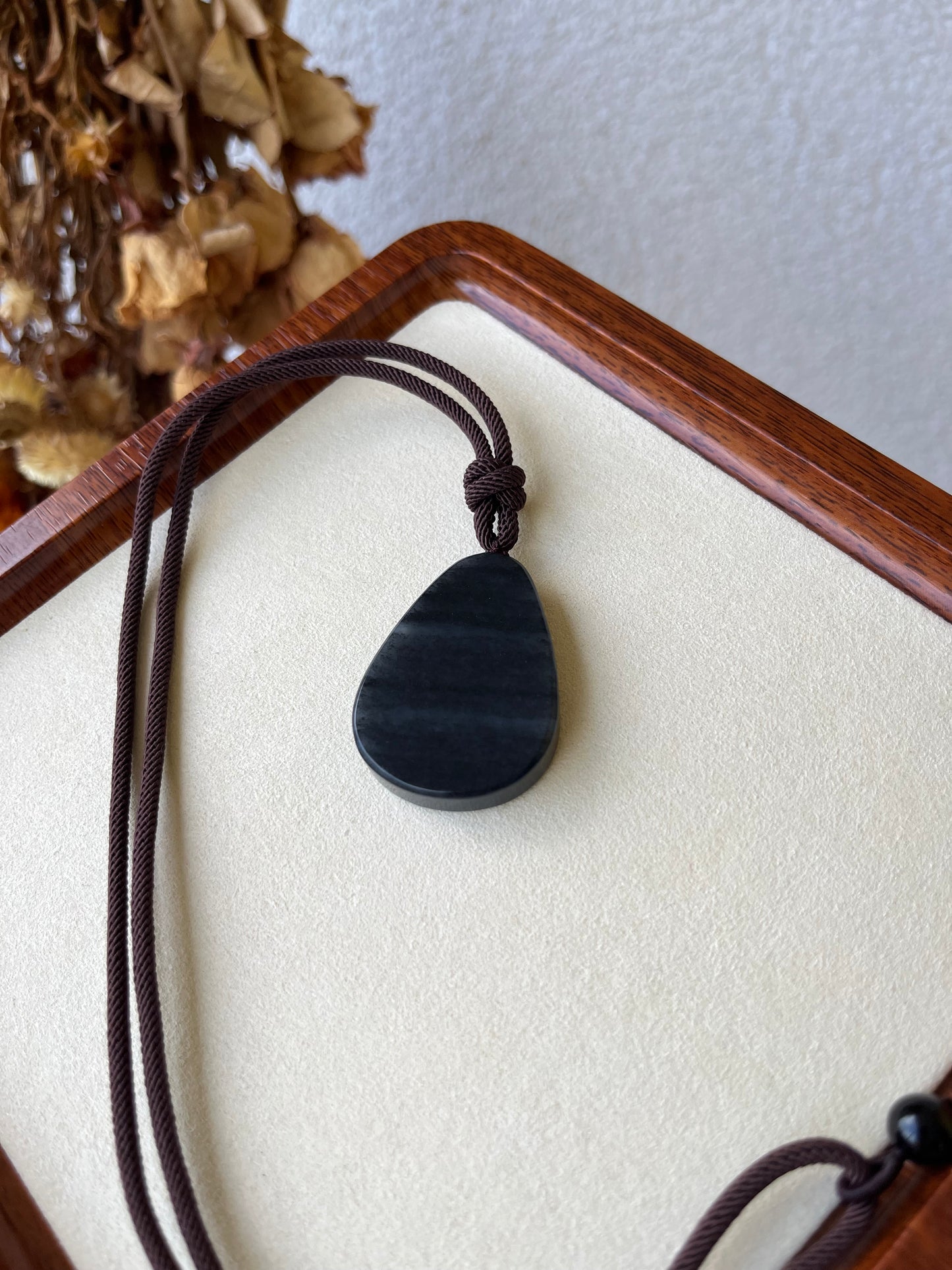 Black Hetian Qinghua Flat Pendant | 和田聚墨青花意境无事牌